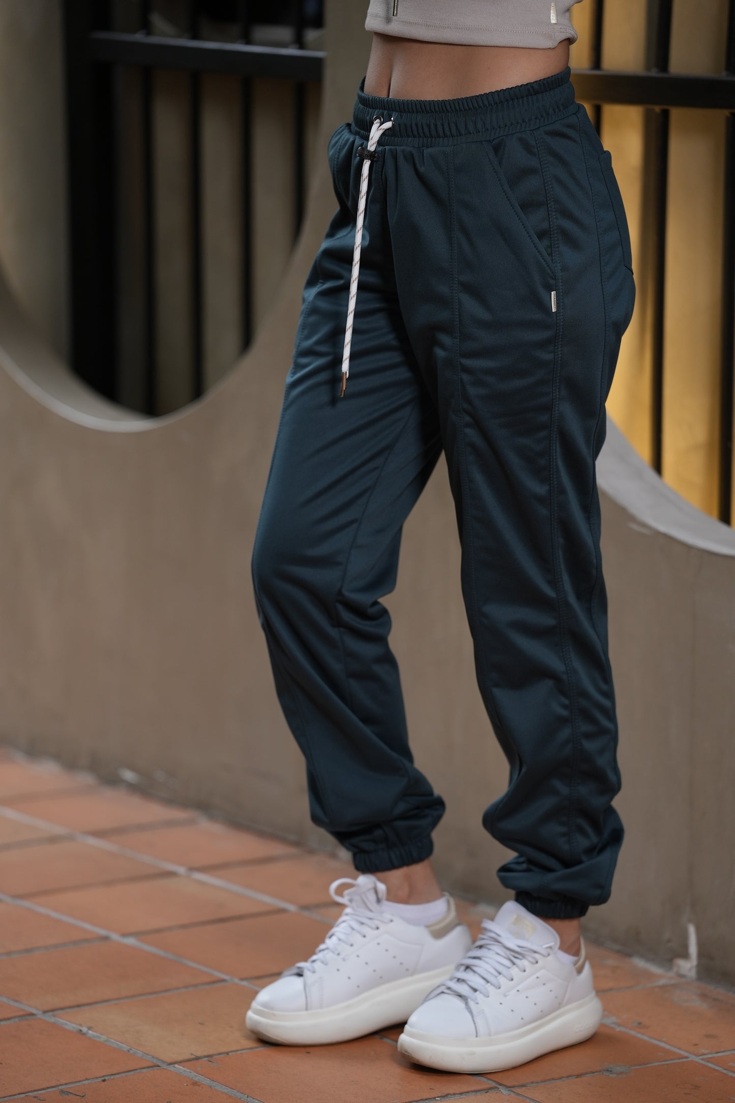 SET DE CHAQUETA Y JOGGER PARA MUJER COLOR ESMERALDA