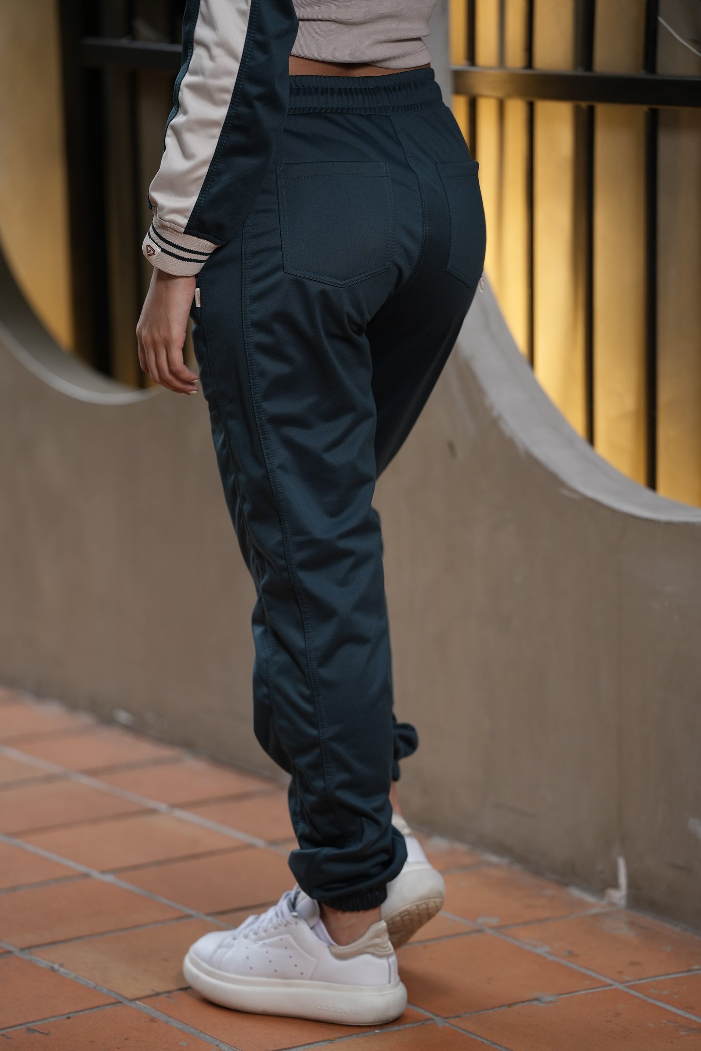 SET DE CHAQUETA Y JOGGER PARA MUJER COLOR ESMERALDA