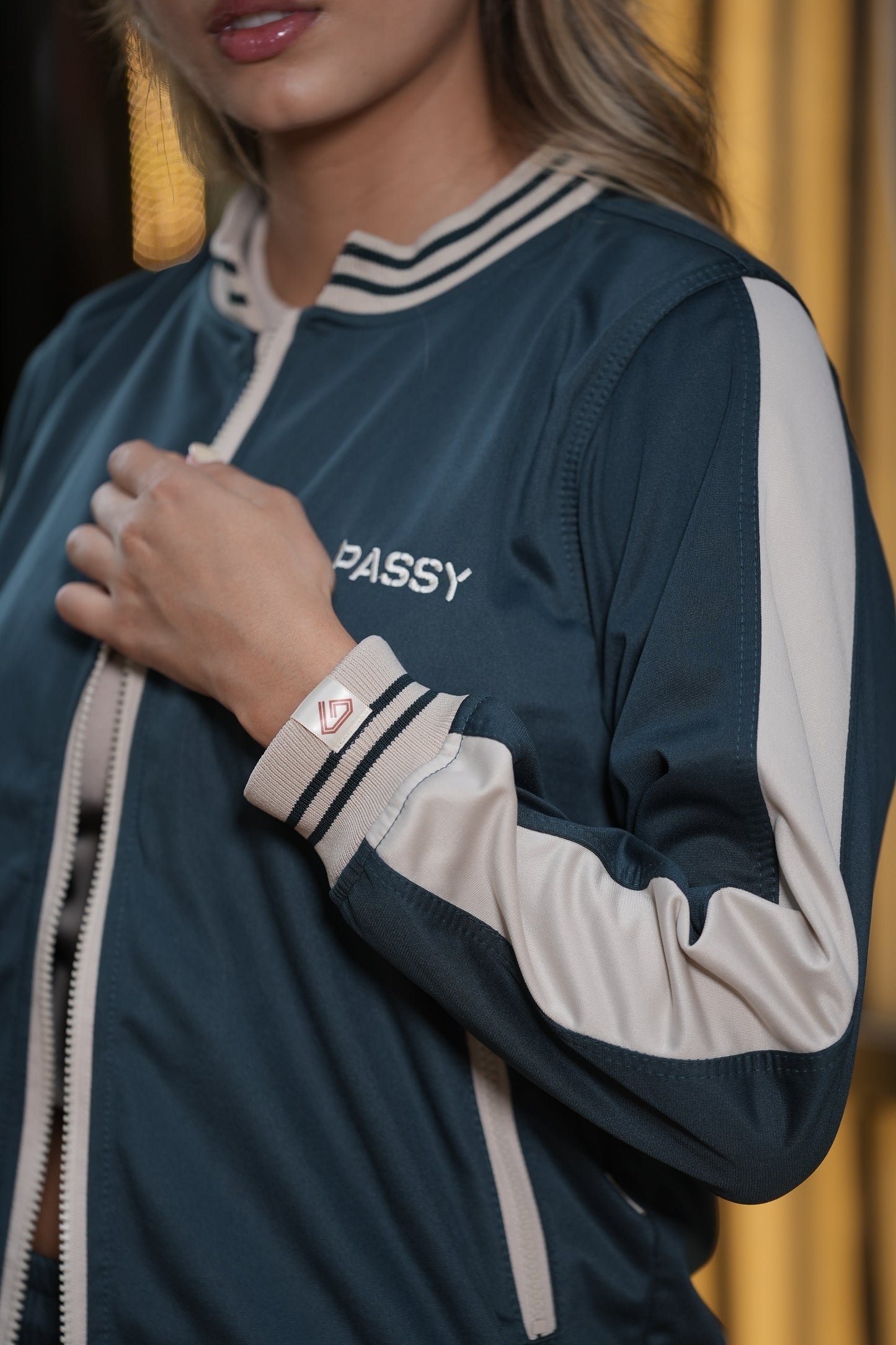 SET DE CHAQUETA Y JOGGER PARA MUJER COLOR ESMERALDA