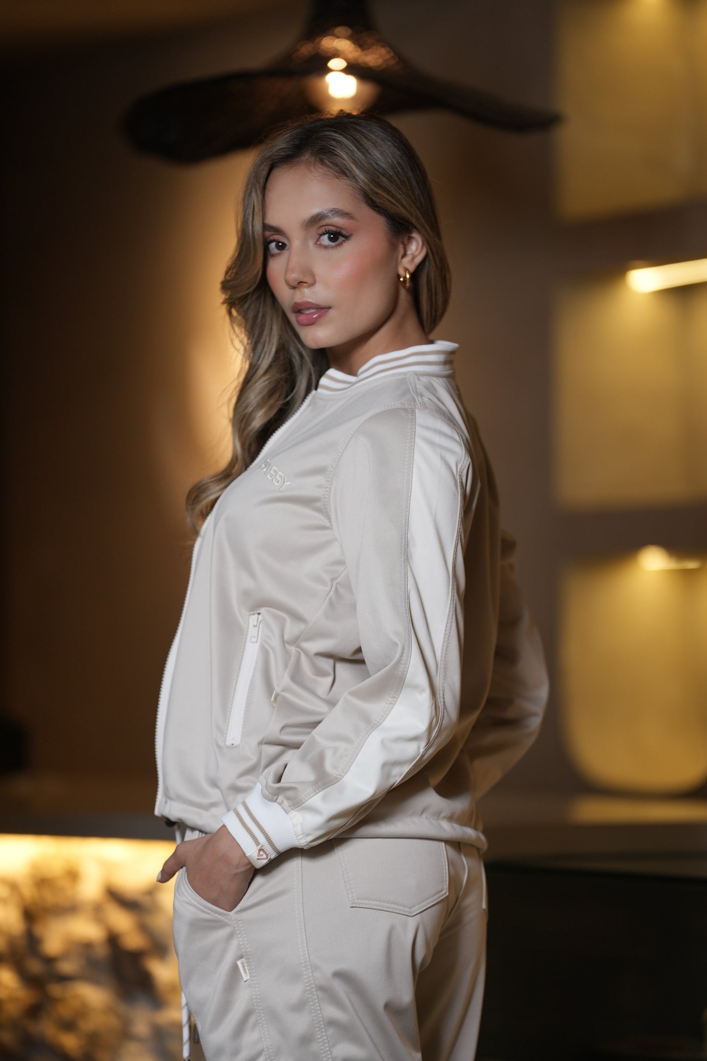 SET DE CHAQUETA Y JOGGER PARA MUJER COLOR CAMEL