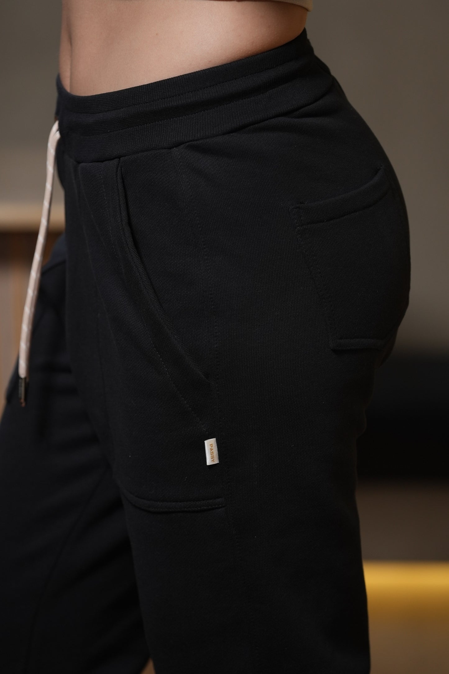 SET DE BUZO CERRADO Y JOGGER PARA MUJER COLOR NEGRO