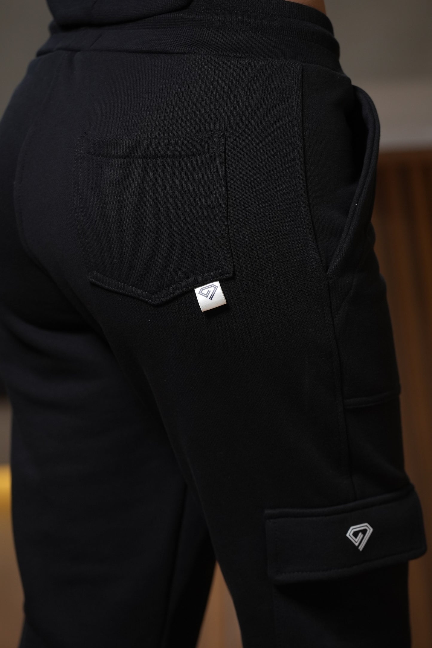 SET DE BUZO CERRADO Y JOGGER PARA MUJER COLOR NEGRO