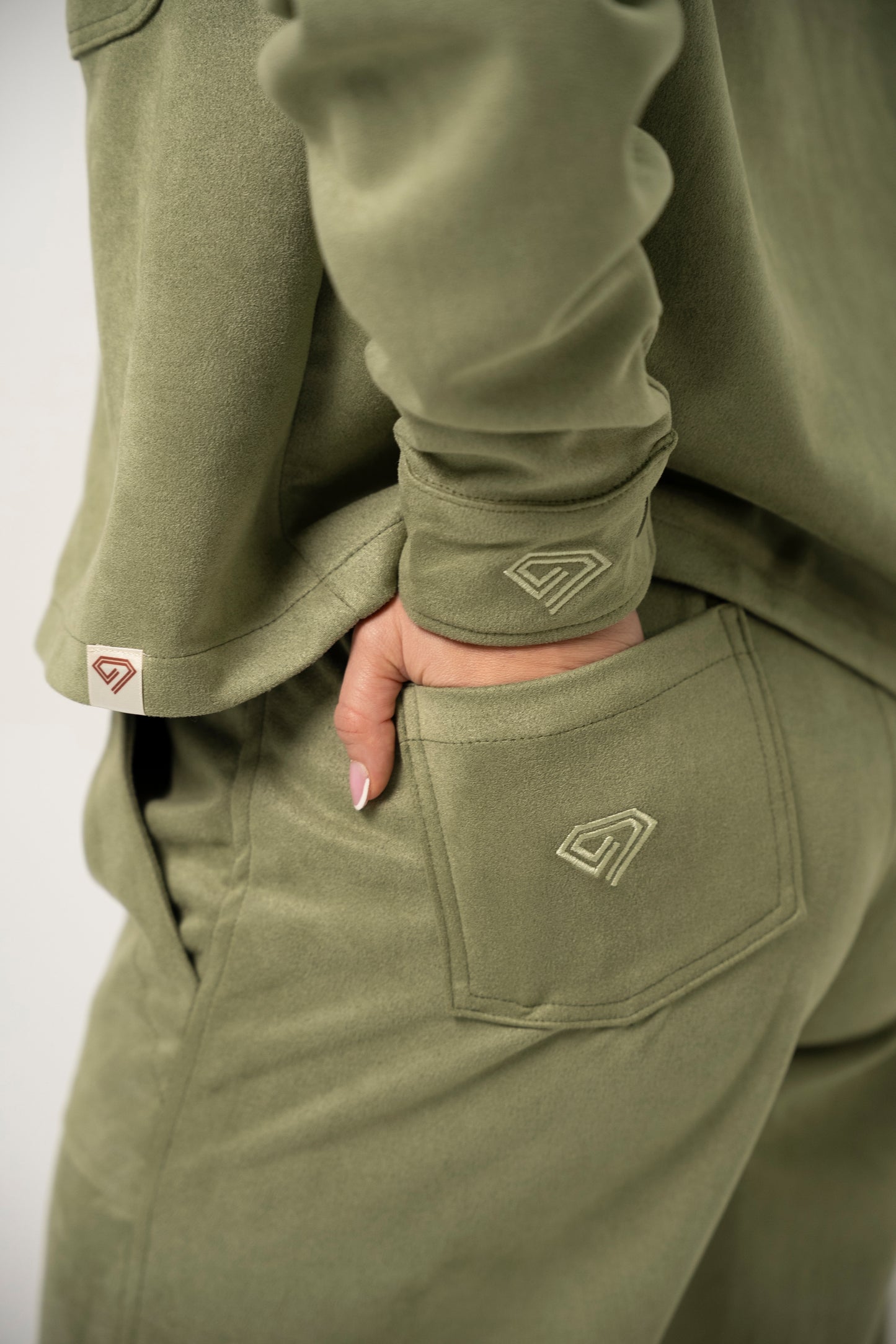 SET DE CHAQUETA, TOP Y SUDADERA PARA MUJER COLOR VERDE OLIVA