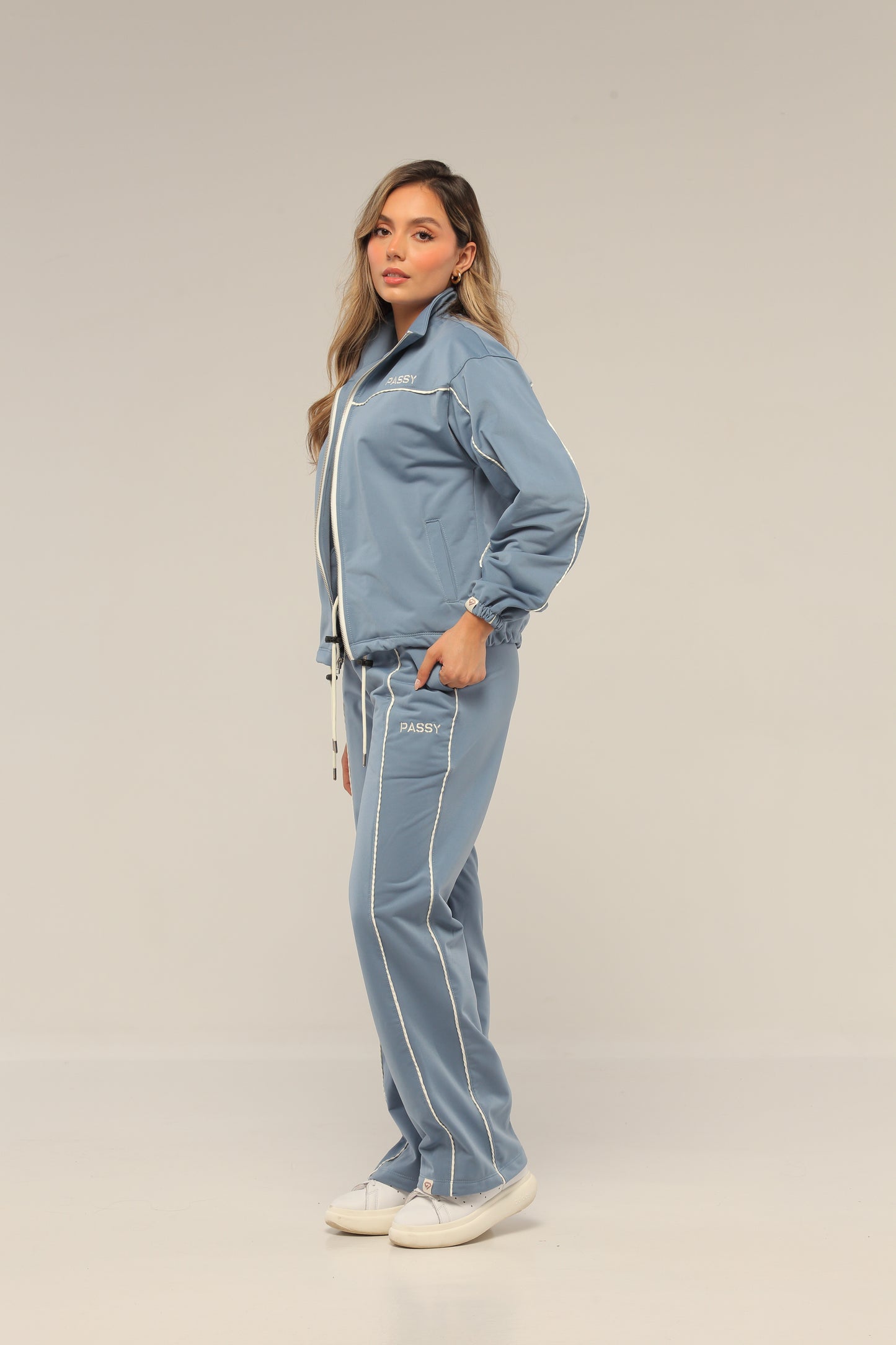SET COLOR AZUL PARA MUJER DE BUZO Y SUDADERA BOTA RECTA