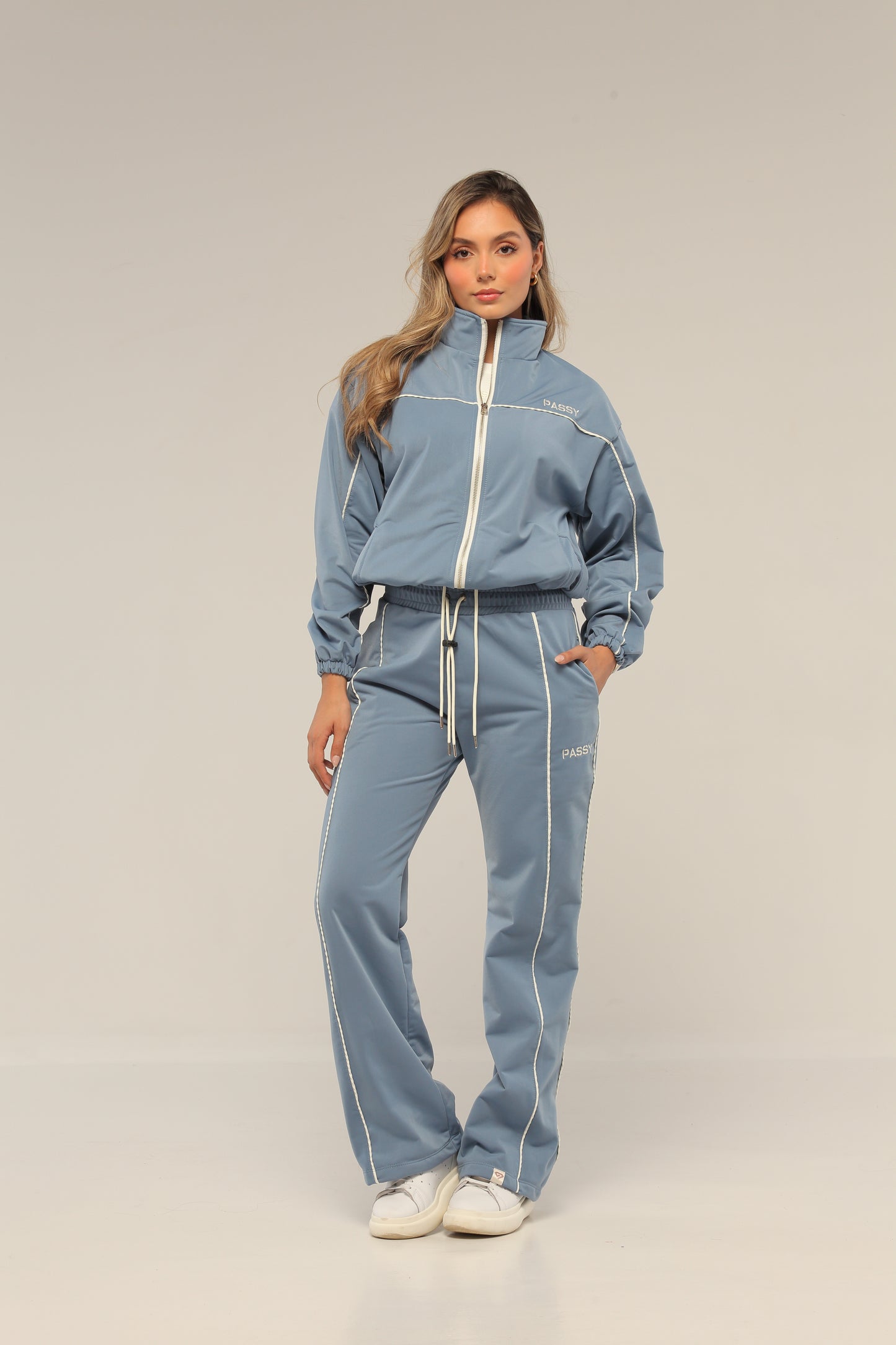 SET COLOR AZUL PARA MUJER DE BUZO Y SUDADERA BOTA RECTA