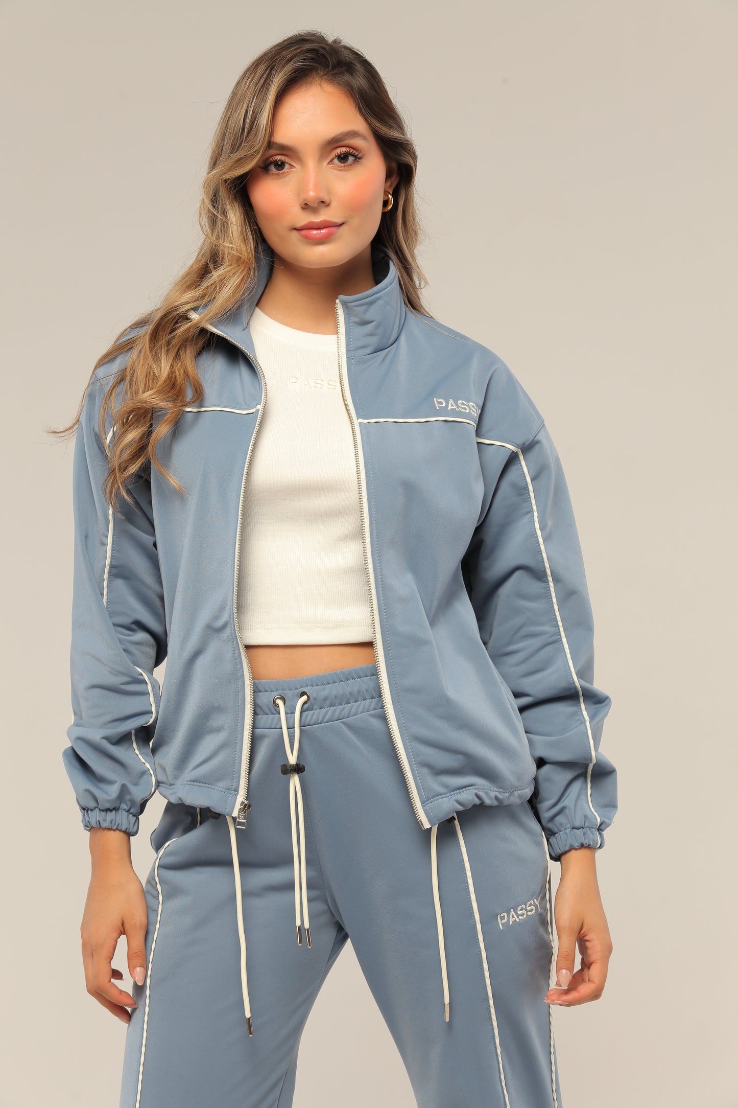 SET COLOR AZUL PARA MUJER DE BUZO Y SUDADERA BOTA RECTA