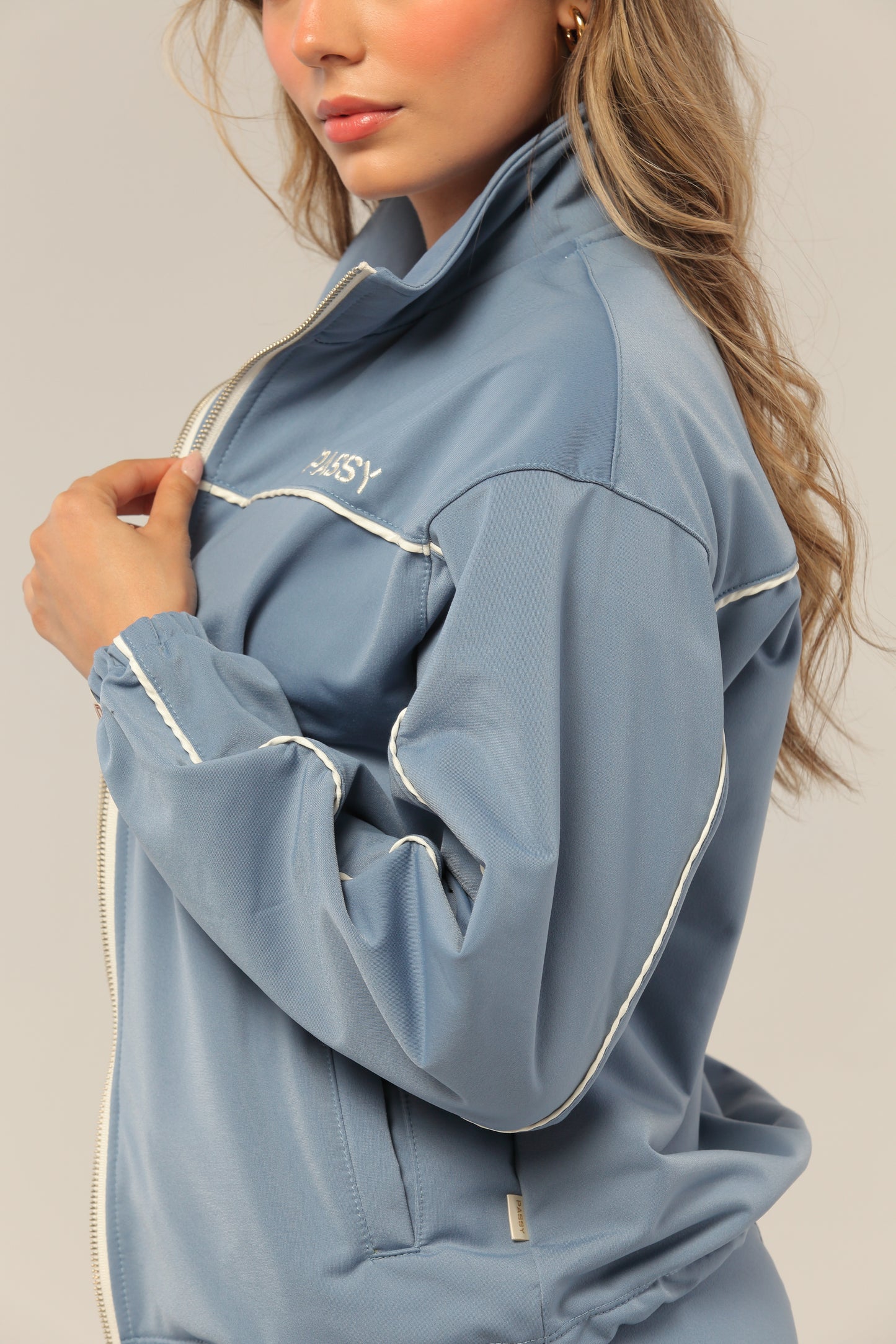 SET COLOR AZUL PARA MUJER DE BUZO Y SUDADERA BOTA RECTA