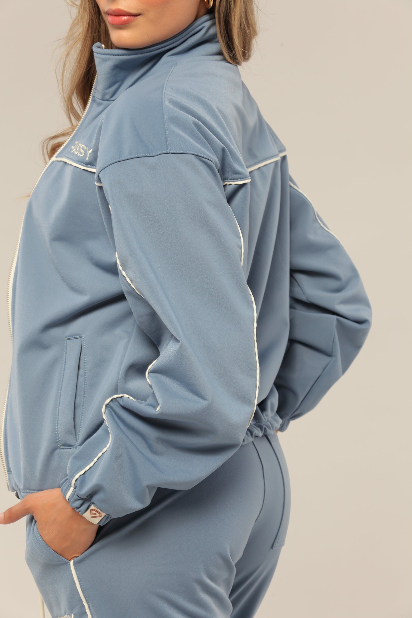SET COLOR AZUL PARA MUJER DE BUZO Y SUDADERA BOTA RECTA