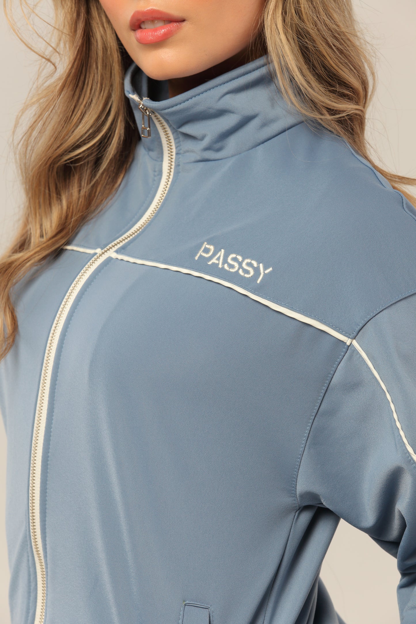 SET COLOR AZUL PARA MUJER DE BUZO Y SUDADERA BOTA RECTA