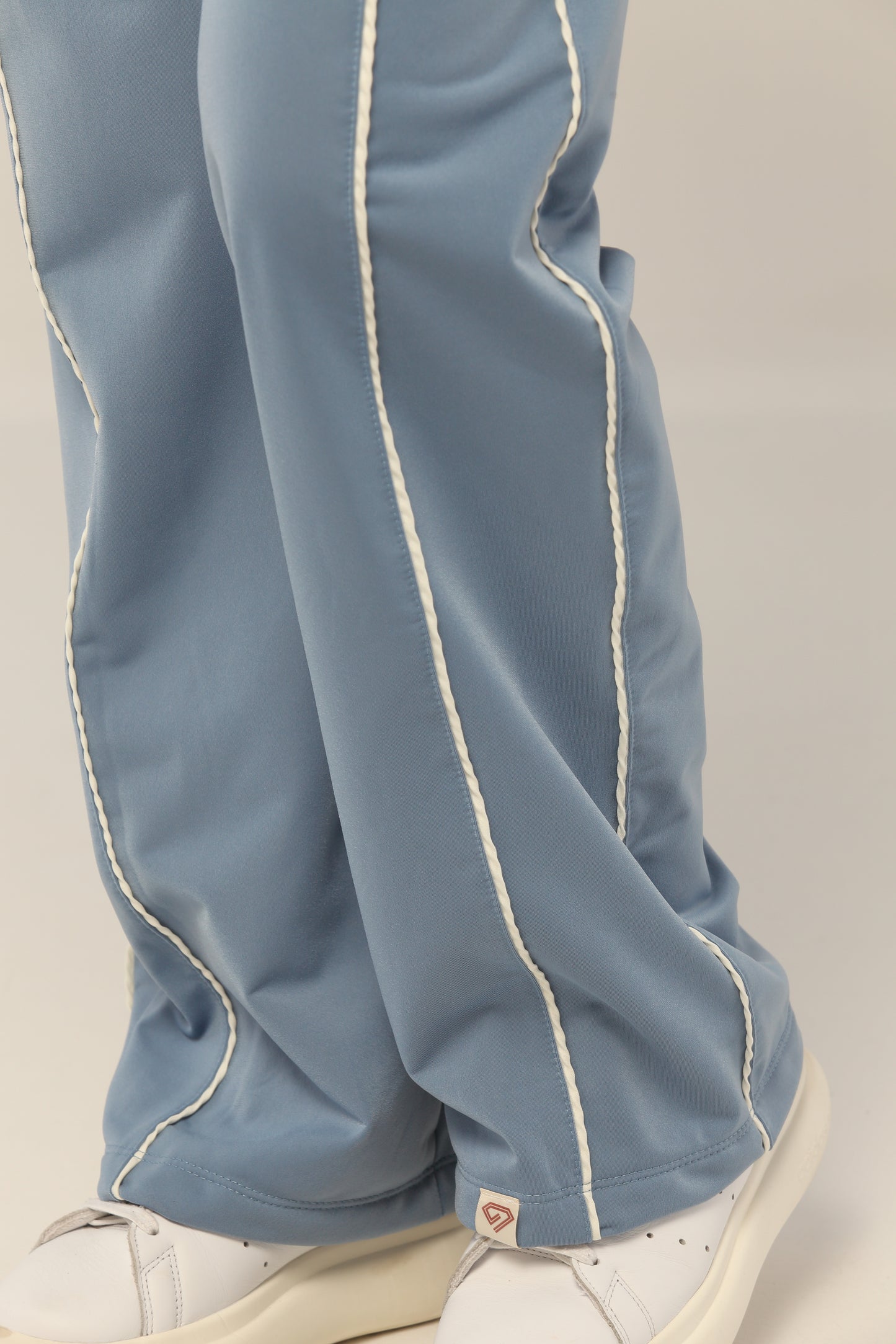 SET COLOR AZUL PARA MUJER DE BUZO Y SUDADERA BOTA RECTA