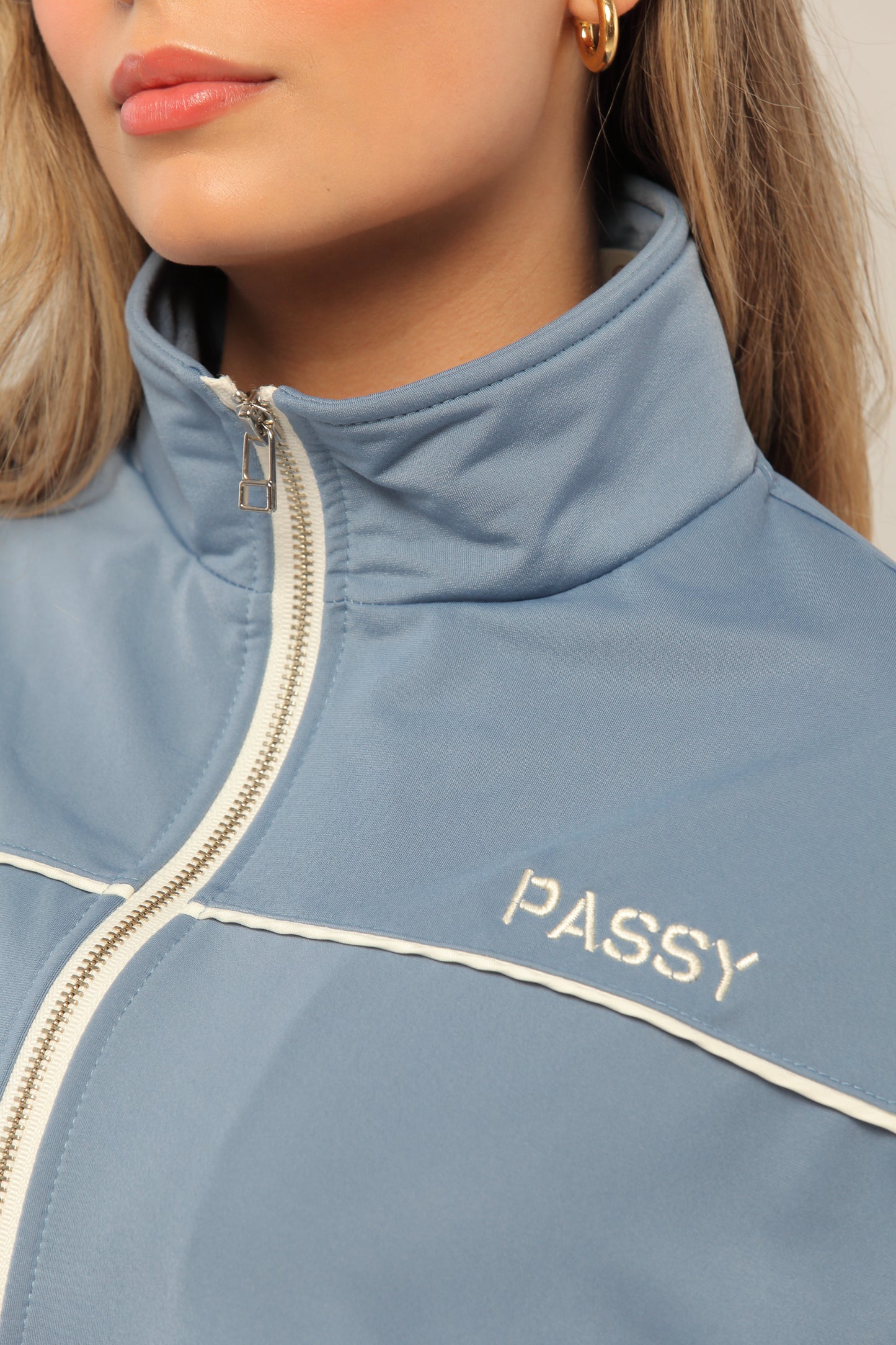 SET COLOR AZUL PARA MUJER DE BUZO Y SUDADERA BOTA RECTA