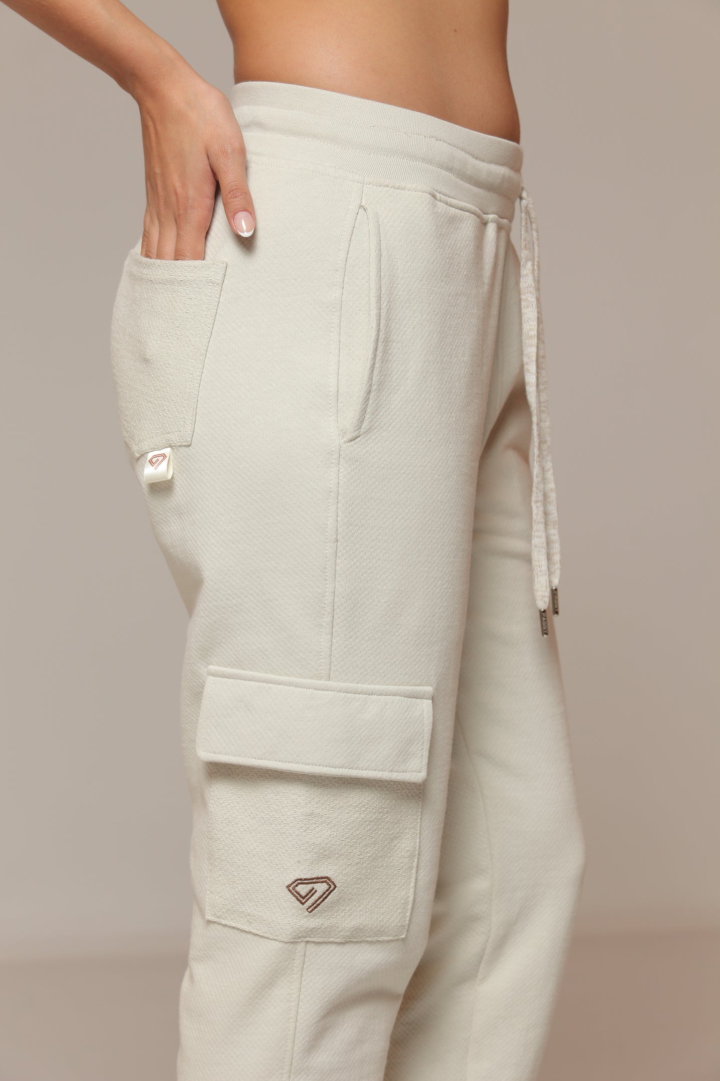 SET DE BUZO Y JOGGER PARA MUJER COLOR ARENA