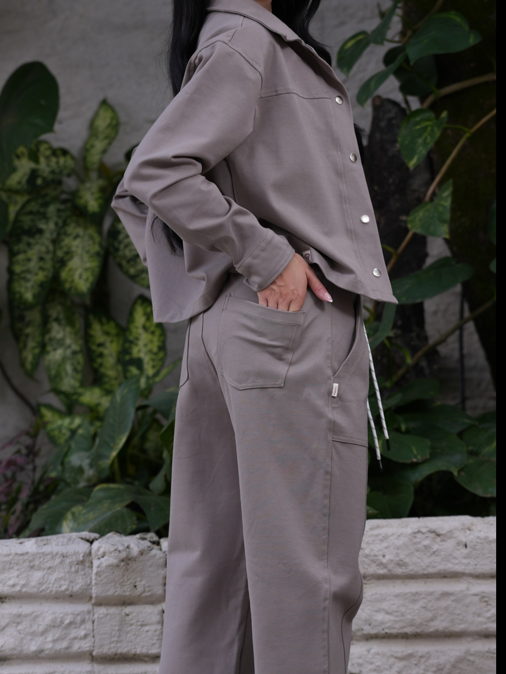 Set Aura de Chaqueta y Sudadera Arena Oscuro