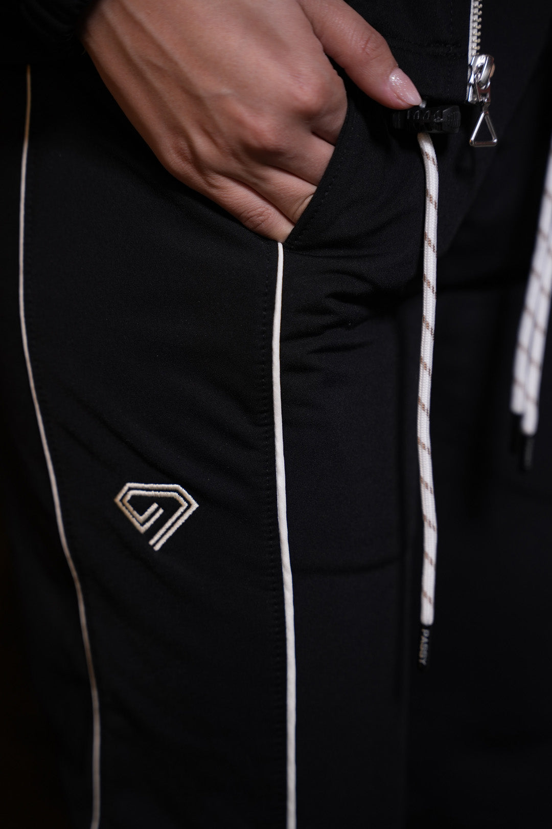 Set Élite Negro De Chaqueta y Sudadera Bota Recta