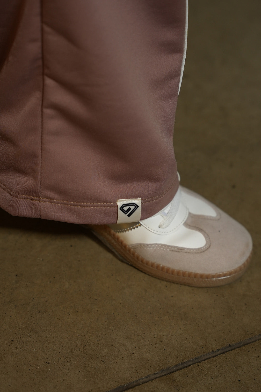 Set Moka En Venas De Chaqueta y Sudadera Bota Recta