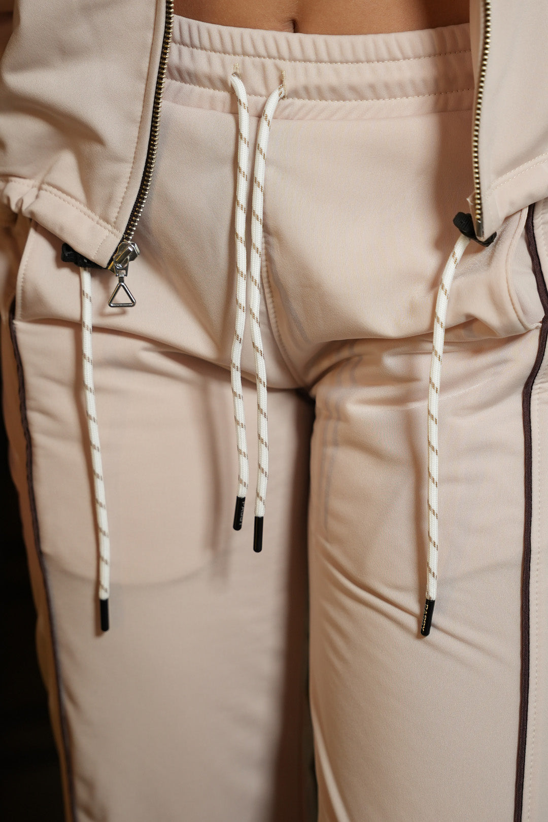 Set Ivory Vainilla De Chaqueta y Sudadera Bota Recta