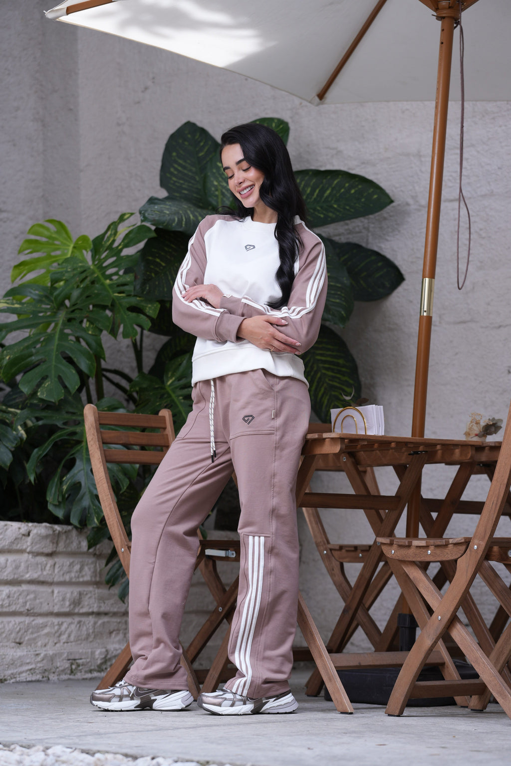 Set Origen Taupe De Buzo Cuello Redondo y Sudadera Bota Recta