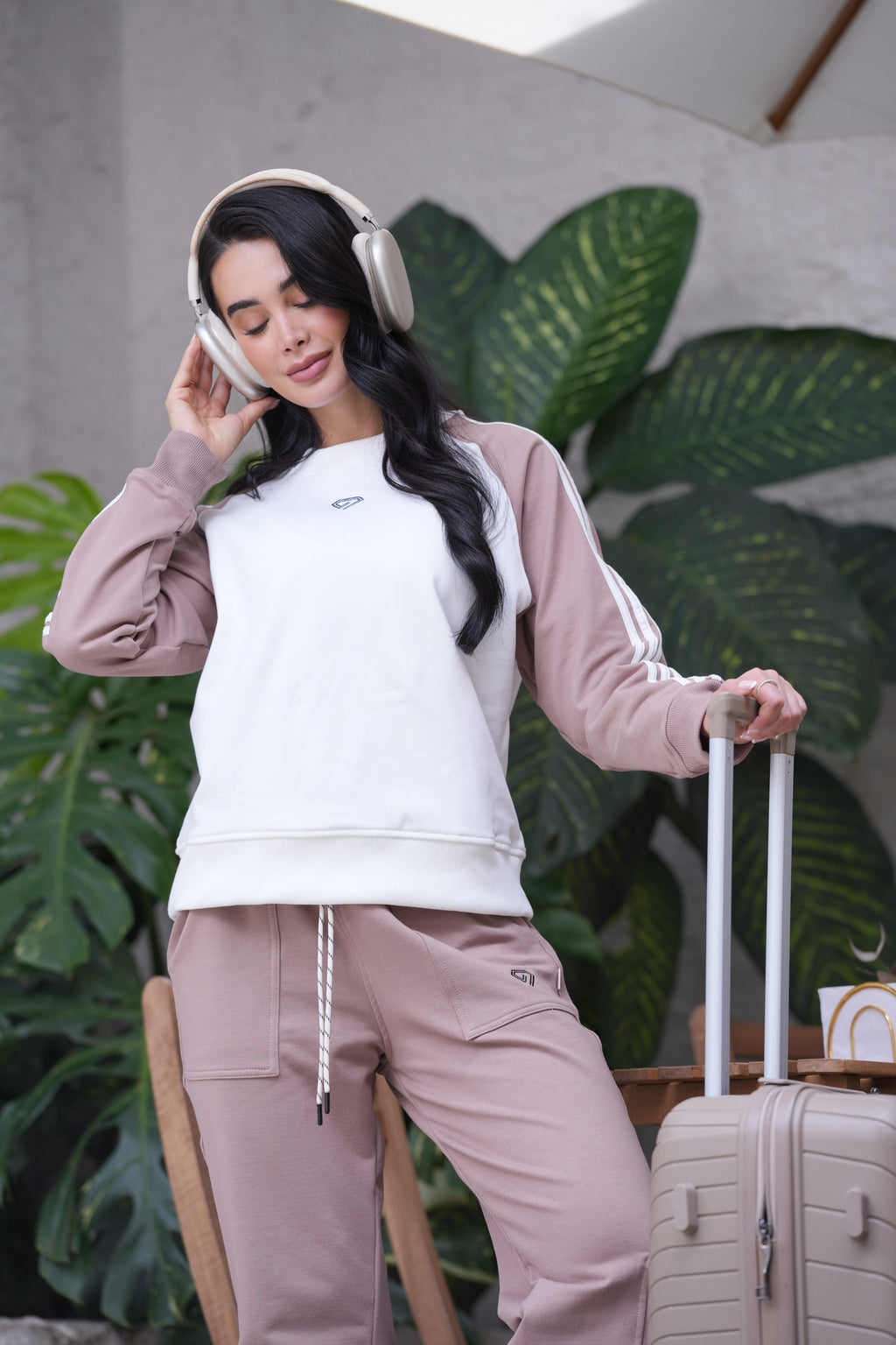 Set Origen Taupe De Buzo Cuello Redondo y Sudadera Bota Recta