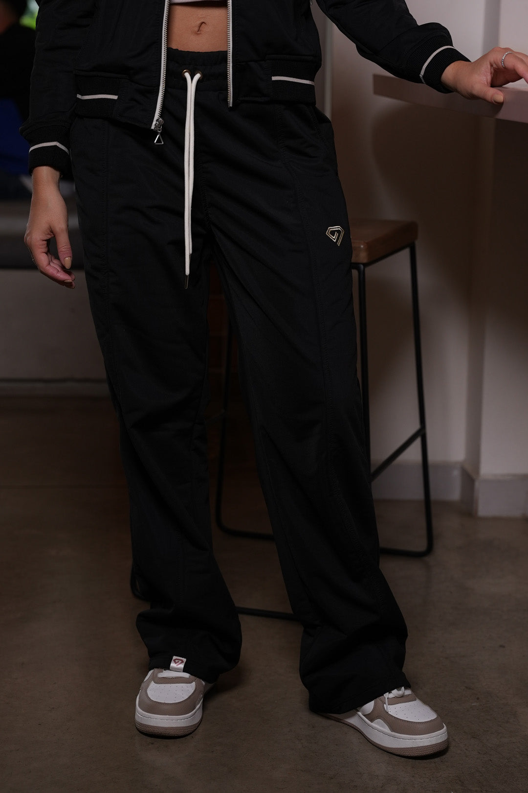 Set Onix Negro De Chaqueta y Sudadera Bota Recta