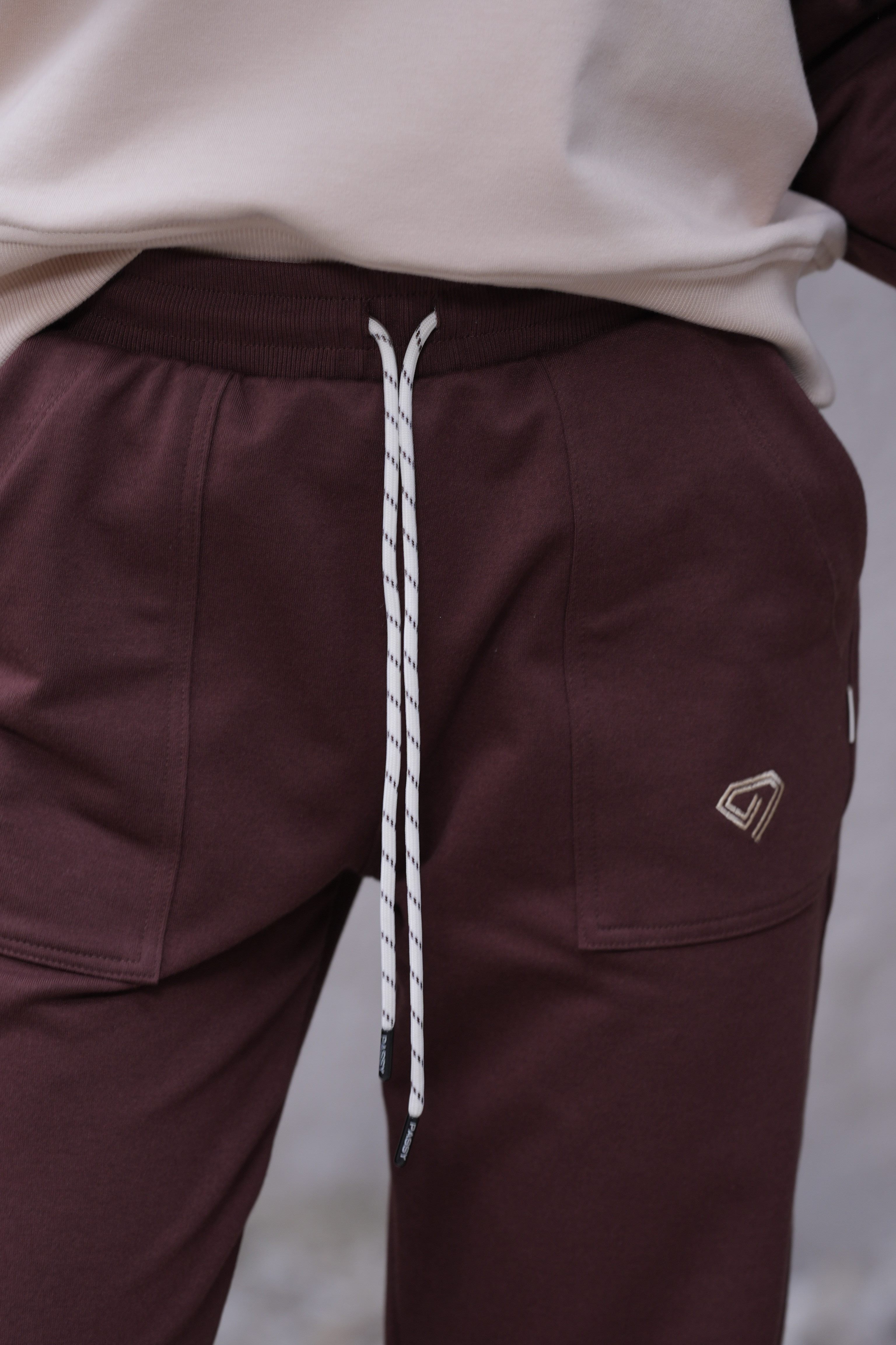 Set Origen Café De Buzo Cuello Redondo y Sudadera Bota Recta