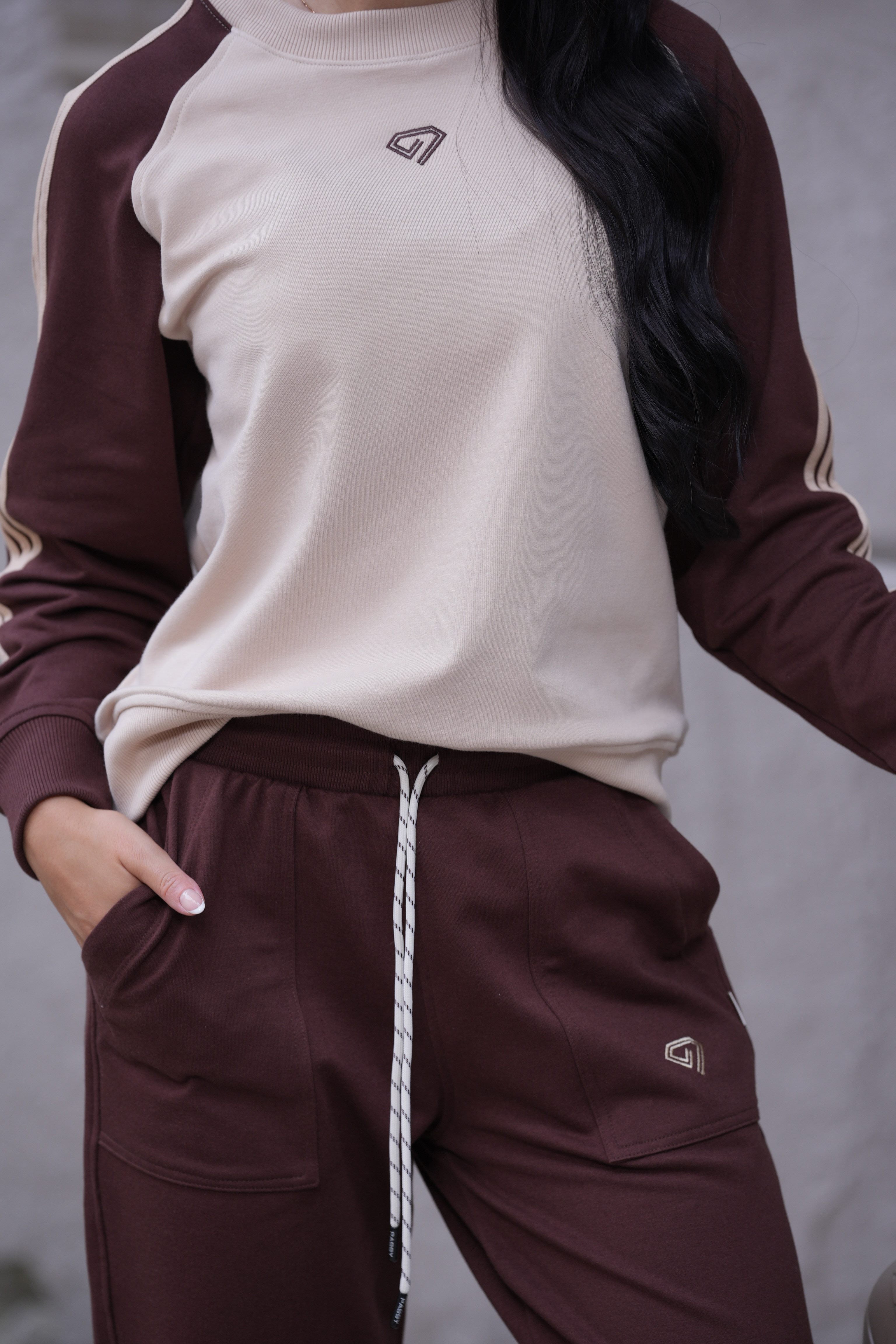 Set Origen Café De Buzo Cuello Redondo y Sudadera Bota Recta