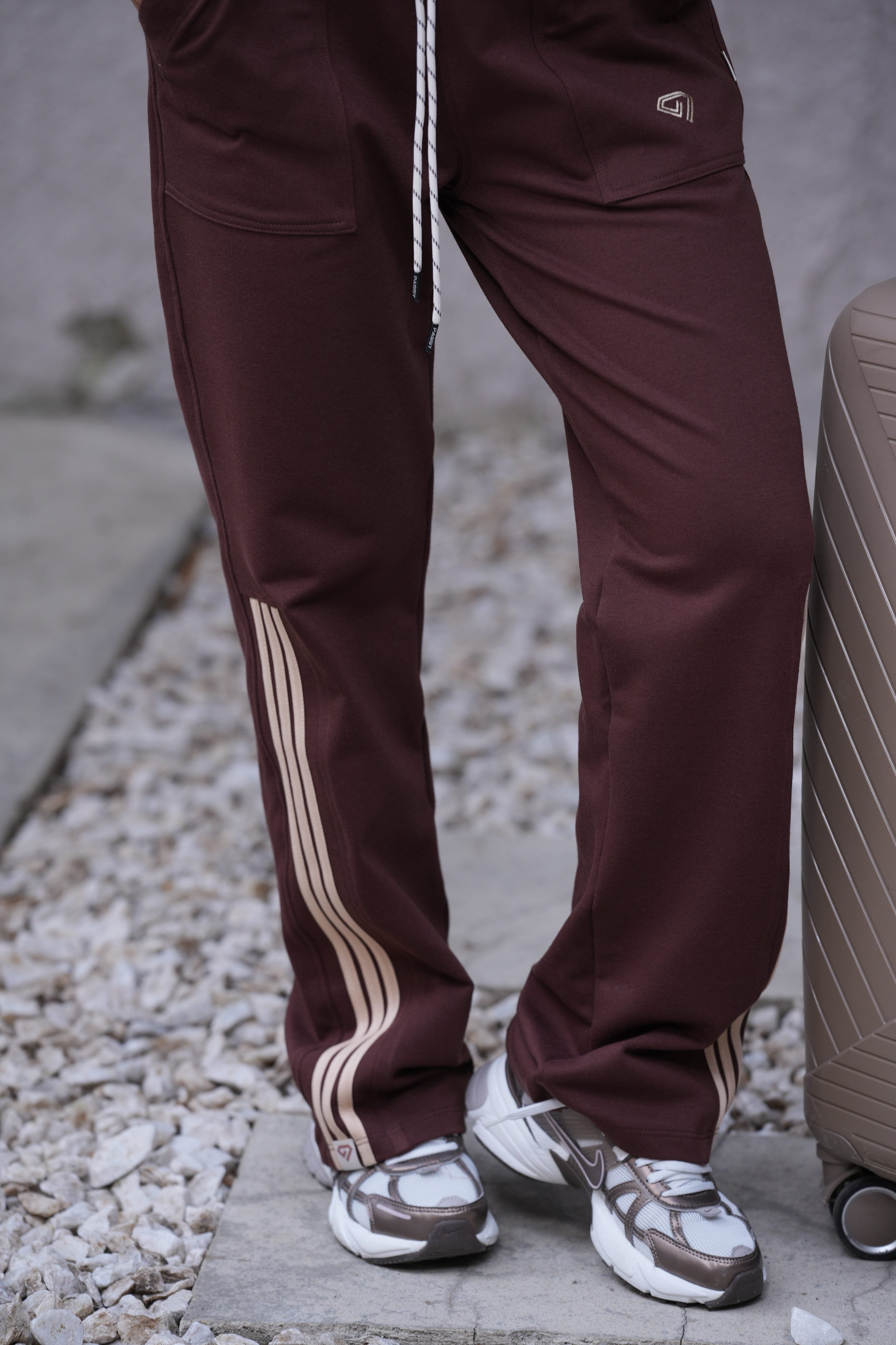 Set Origen Café De Buzo Cuello Redondo y Sudadera Bota Recta