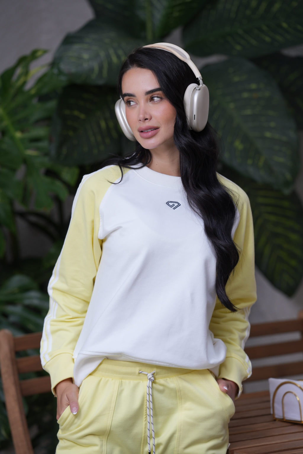 Set Origen Amarillo De Buzo Cuello Redondo y Sudadera Bota Recta