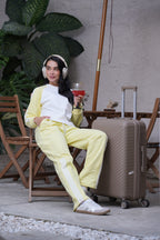 Set Origen Amarillo De Buzo Cuello Redondo y Sudadera Bota Recta