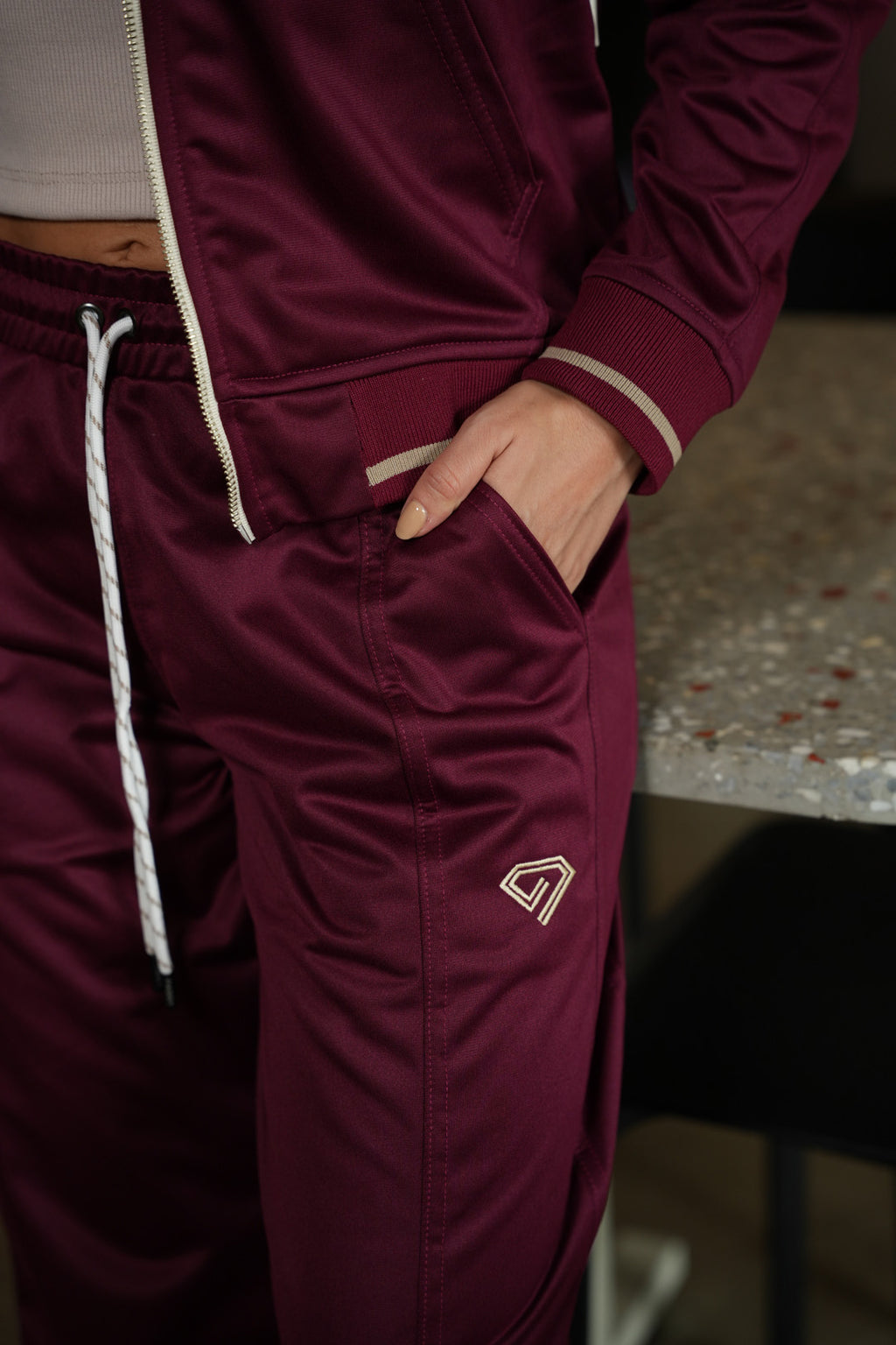 Set Carmesí Uva De Chaqueta y Sudadera Bota Recta