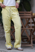 Set Origen Amarillo De Buzo Cuello Redondo y Sudadera Bota Recta