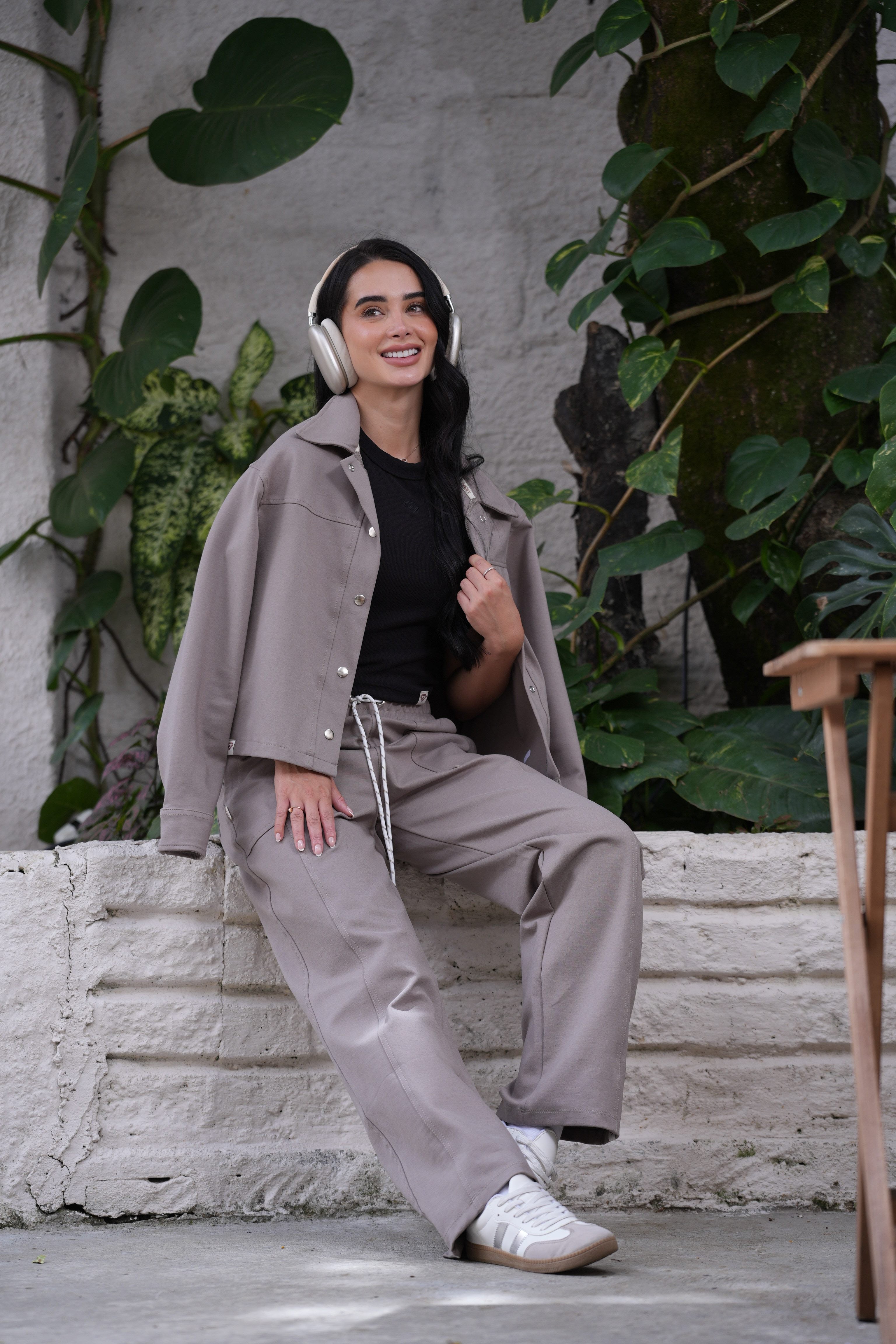 Set Aura Arena De Chaqueta y Sudadera Bota Recta