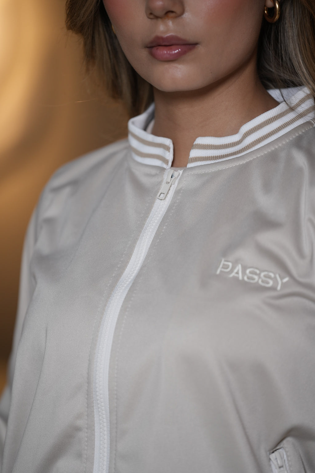 Chaqueta Con Cierre Color Camel