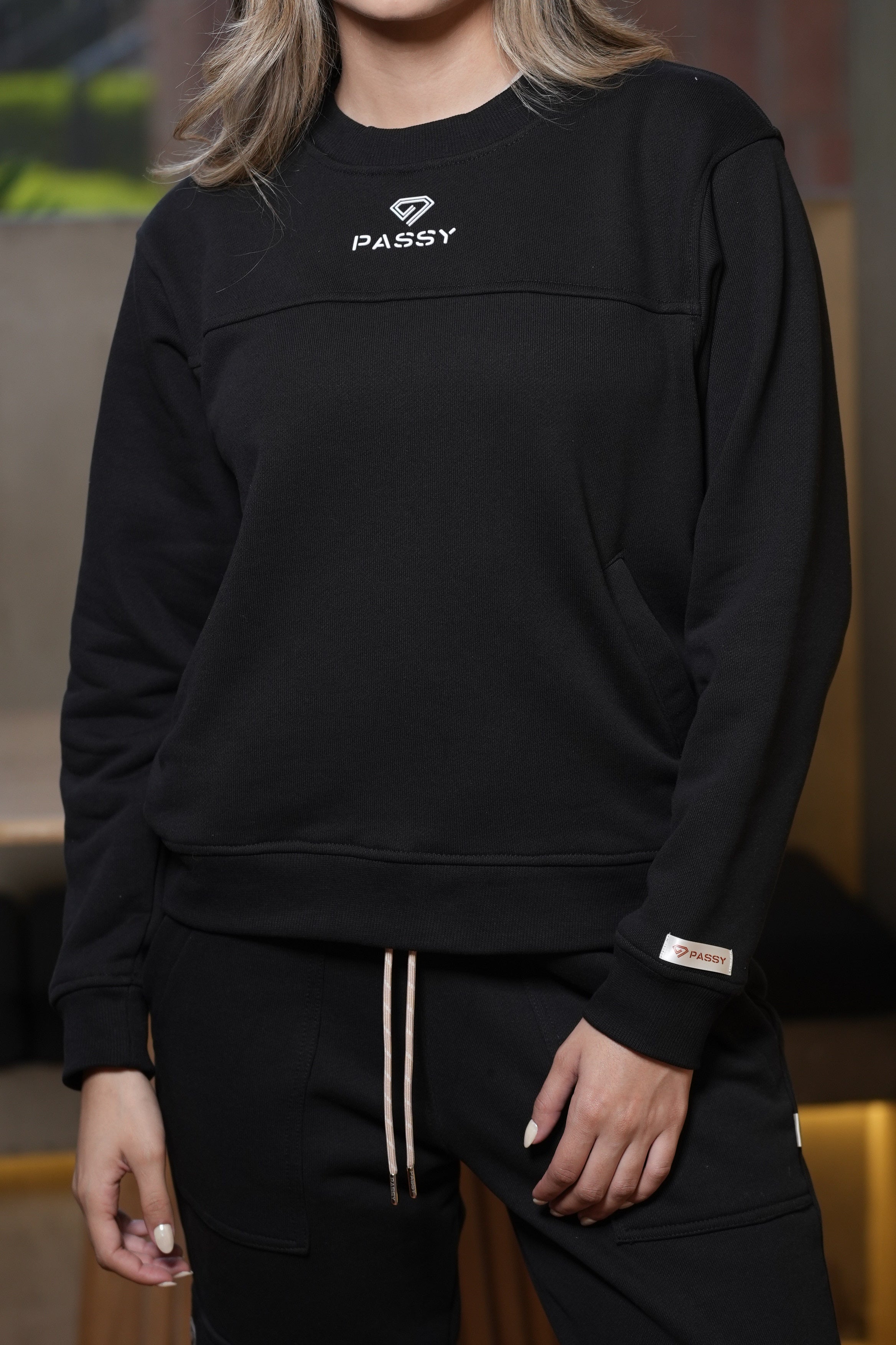 Buzo Cuello Redondo Color Negro