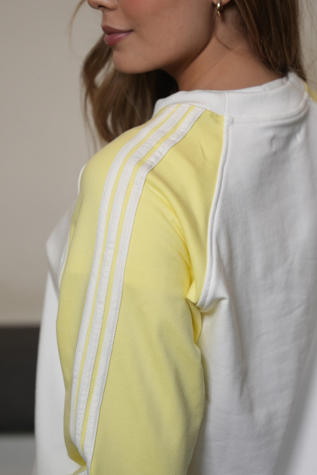 Set Áurea Amarillo De Buzo Cuello Redondo y Sudadera Bota Recta