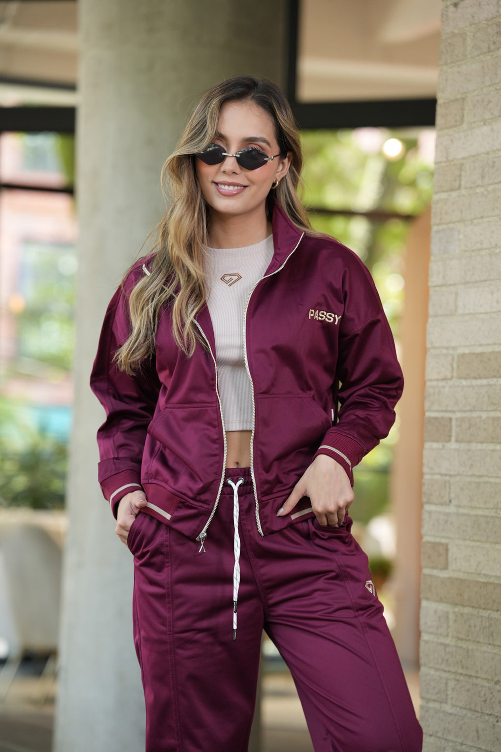 Set Carmesí Uva De Chaqueta y Sudadera Bota Recta