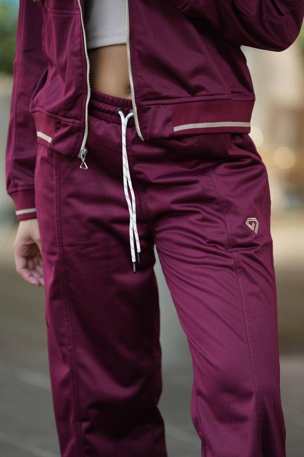 Set Carmesí Uva De Chaqueta y Sudadera Bota Recta