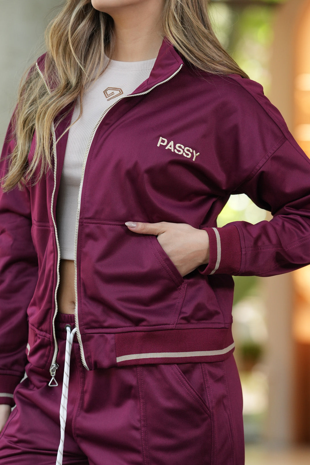 Set Carmesí Uva De Chaqueta y Sudadera Bota Recta