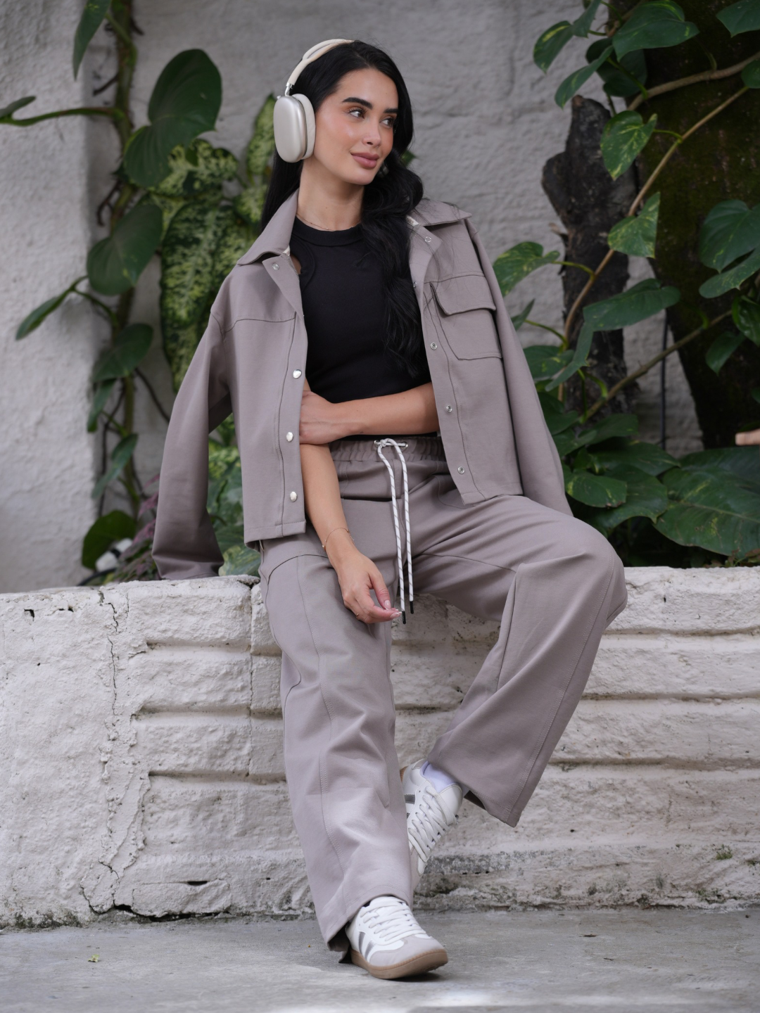 Set Aura de Chaqueta y Sudadera Arena Oscuro