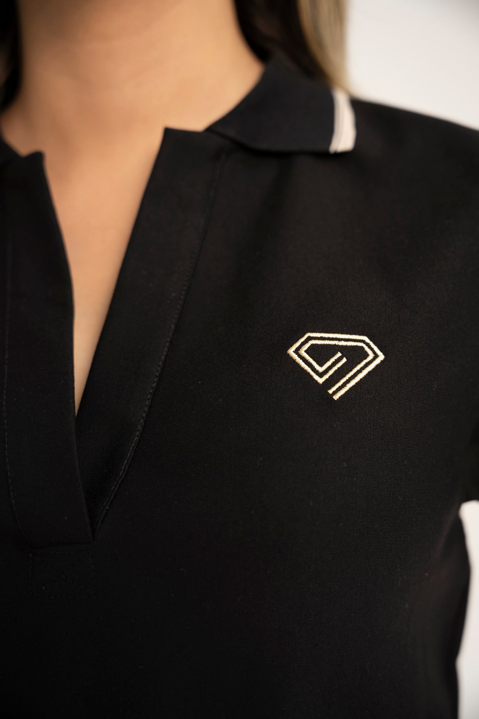 Set Negro De Camiseta Tipo Polo y Sudadera Bota Recta