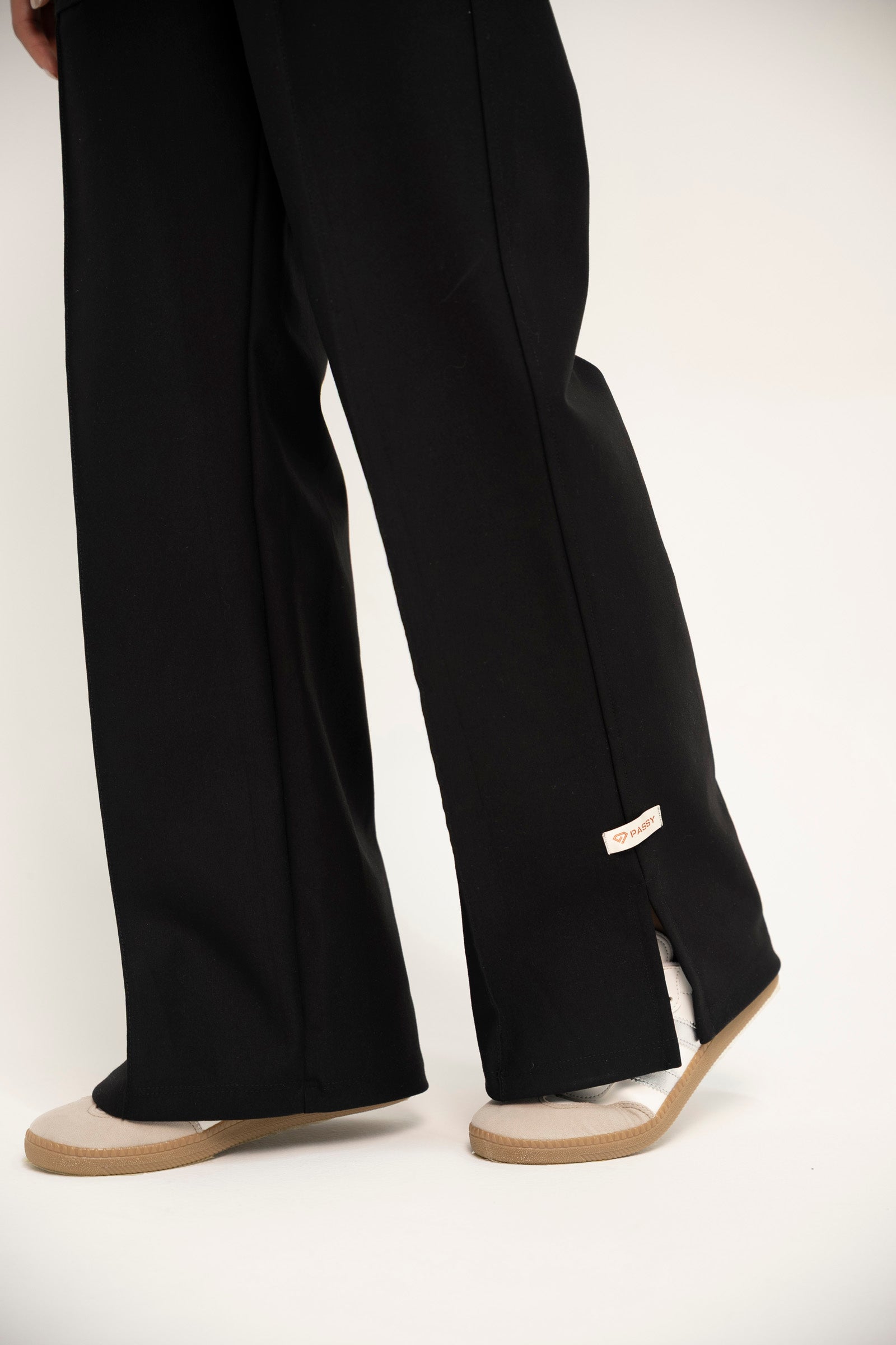 Set Negro De Camiseta Tipo Polo y Sudadera Bota Recta