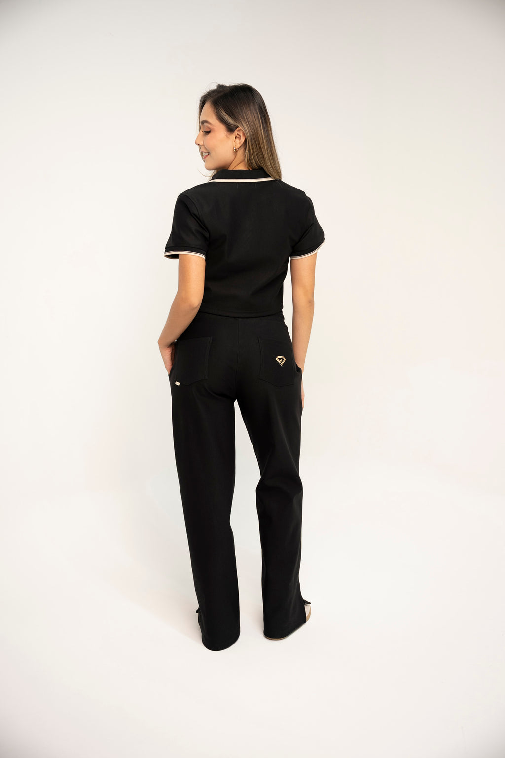 Set Negro De Camiseta Tipo Polo y Sudadera Bota Recta