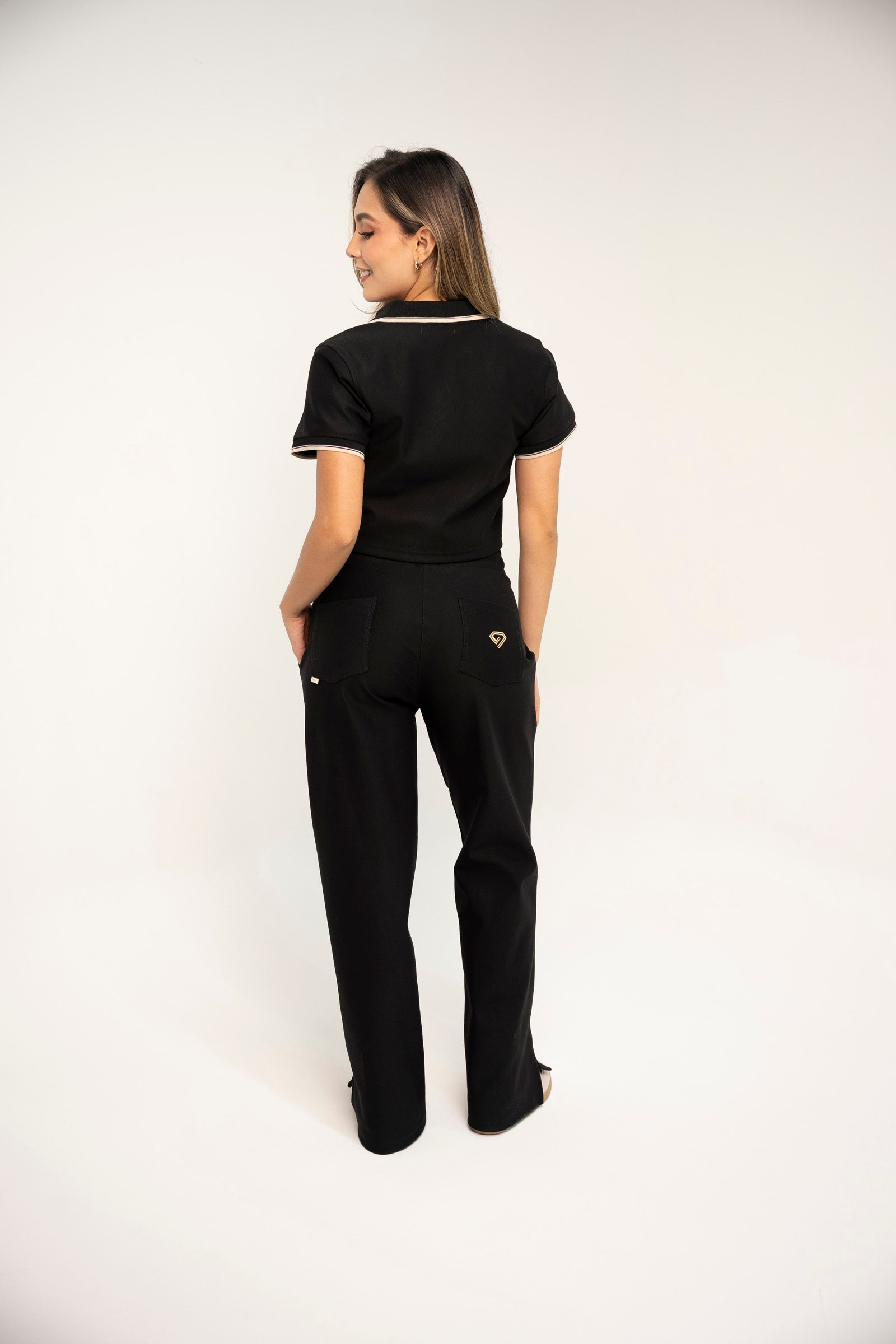Set Negro De Camiseta Tipo Polo y Sudadera Bota Recta