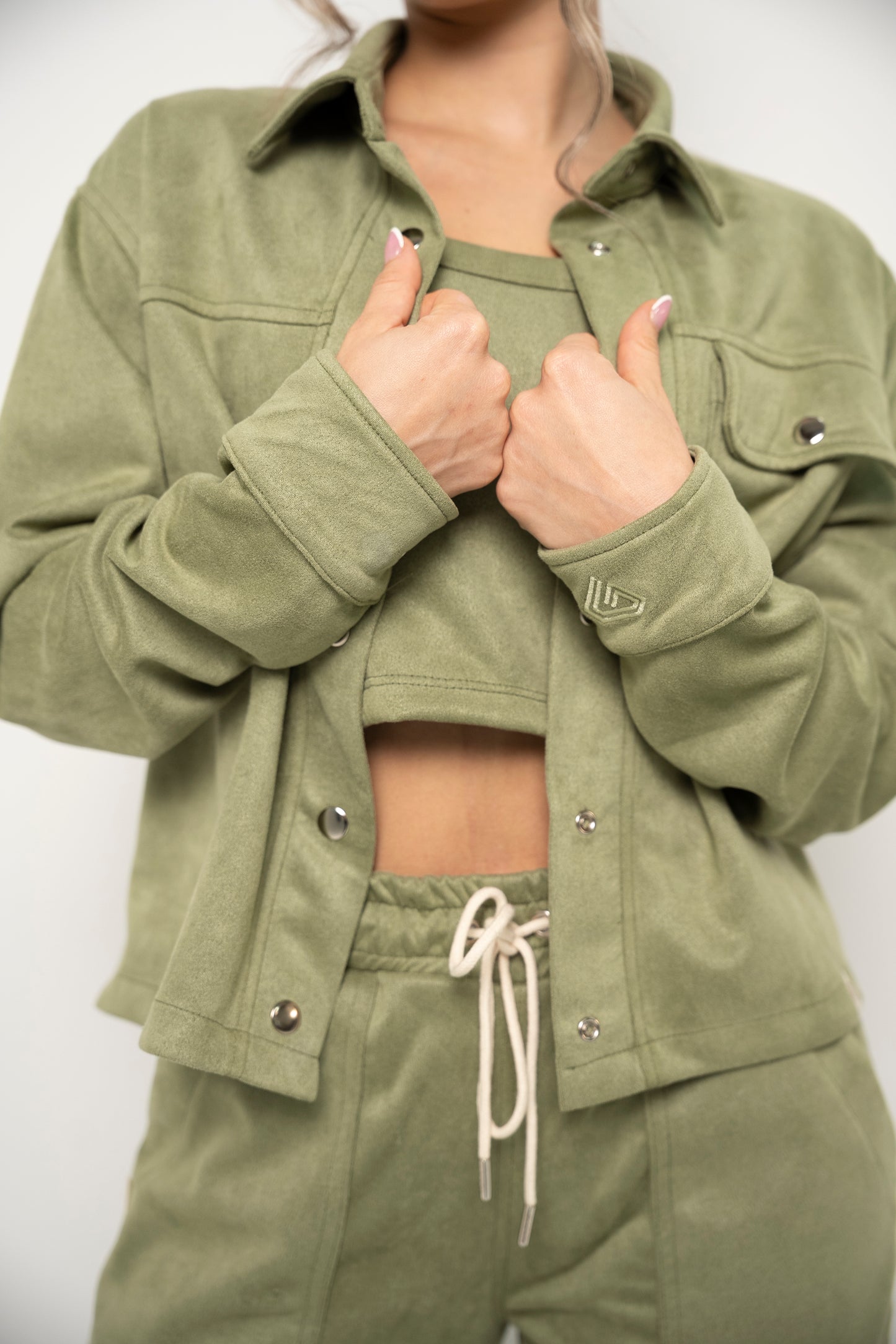 SET DE CHAQUETA, TOP Y SUDADERA PARA MUJER COLOR VERDE OLIVA