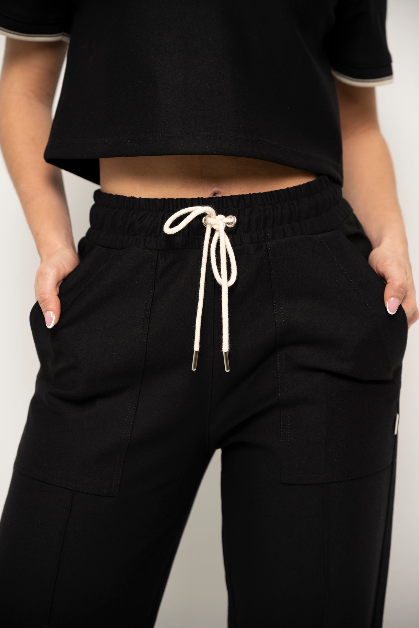 SET DE CAMISETA Y SUDADERA PARA MUJER COLOR NEGRO