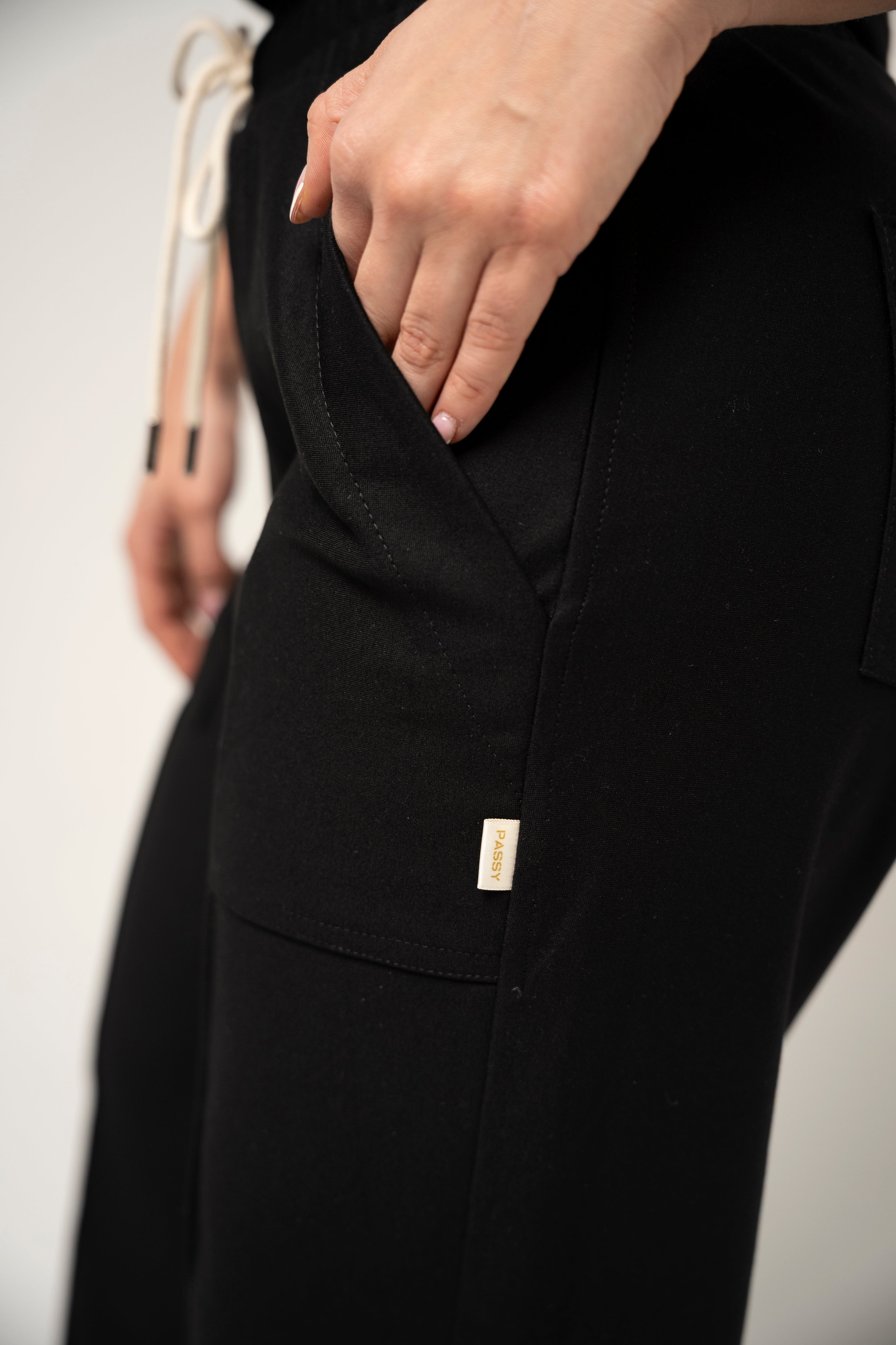 Sudadera Bota Recta Color Negro