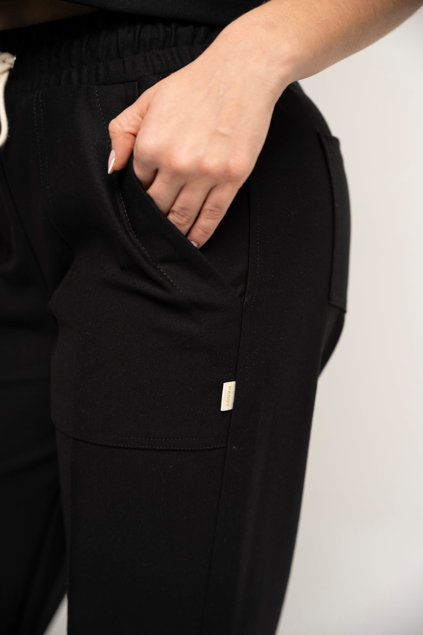 SET DE CAMISETA Y SUDADERA PARA MUJER COLOR NEGRO