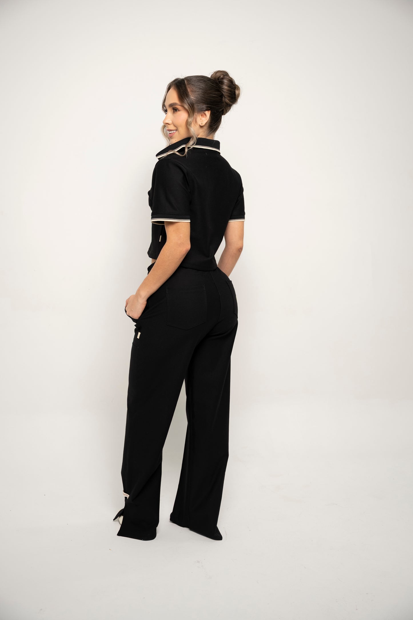 SET DE CAMISETA Y SUDADERA PARA MUJER COLOR NEGRO