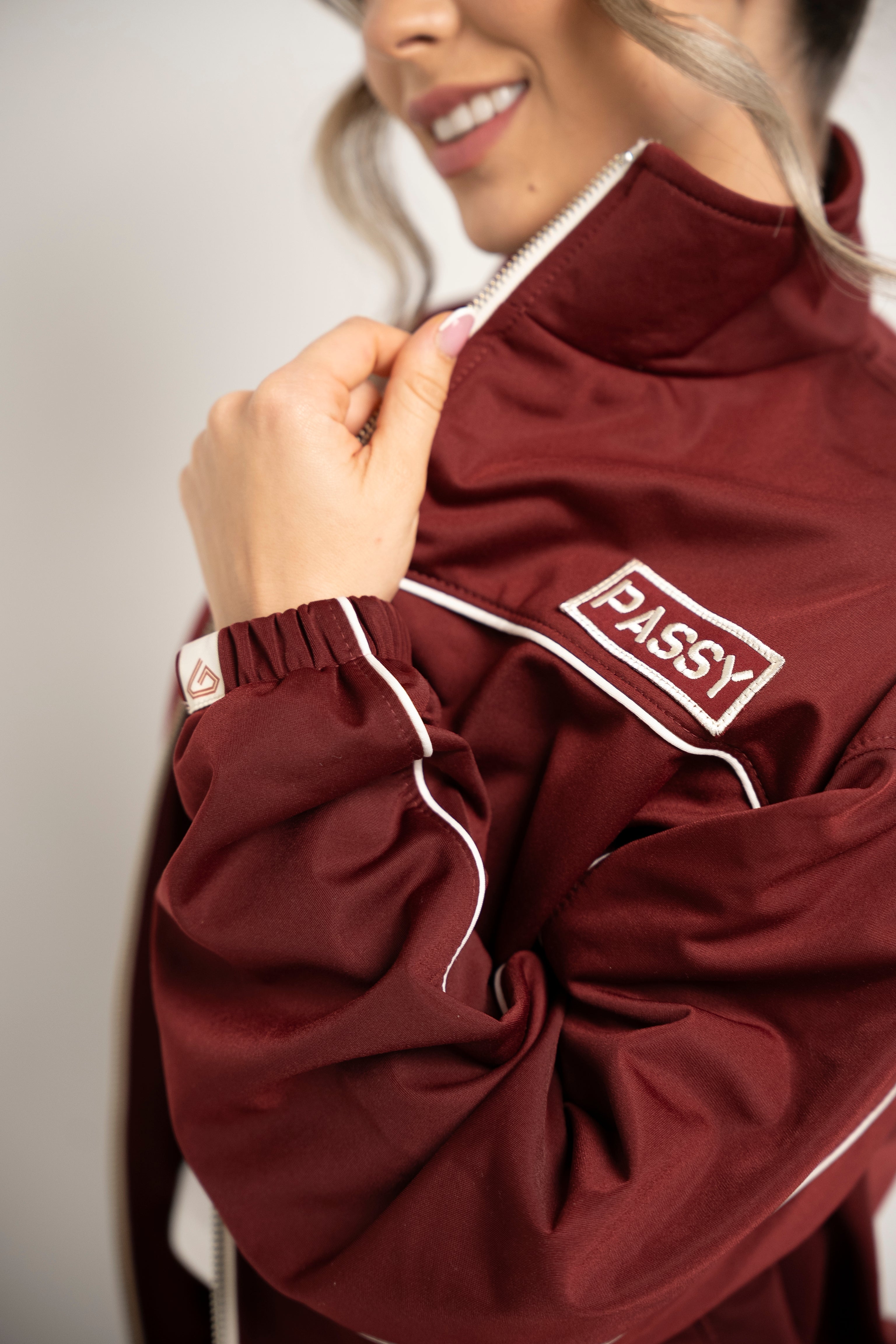Chaqueta Con Cierre Color Vinotinto