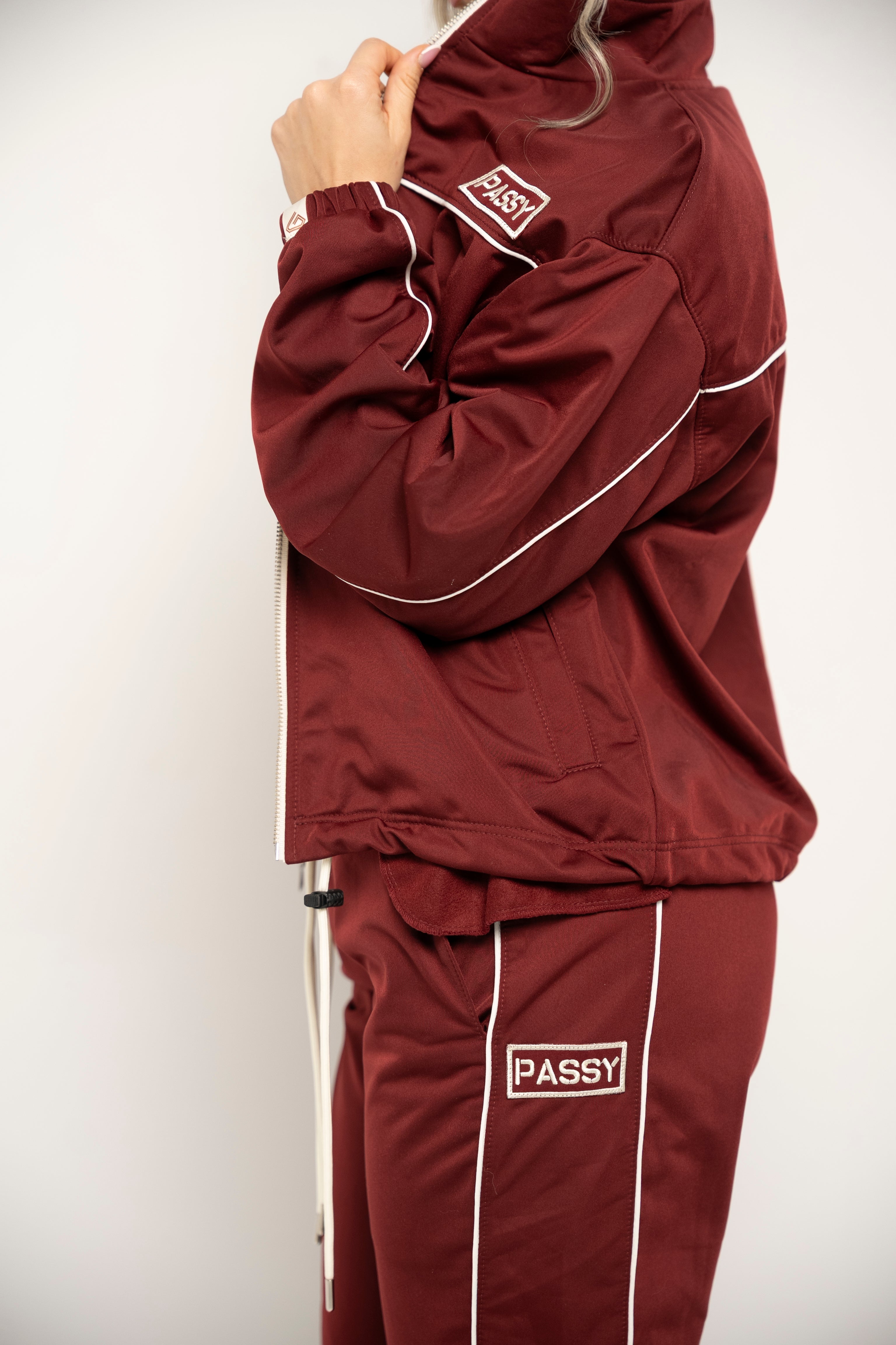 Chaqueta Con Cierre Color Vinotinto