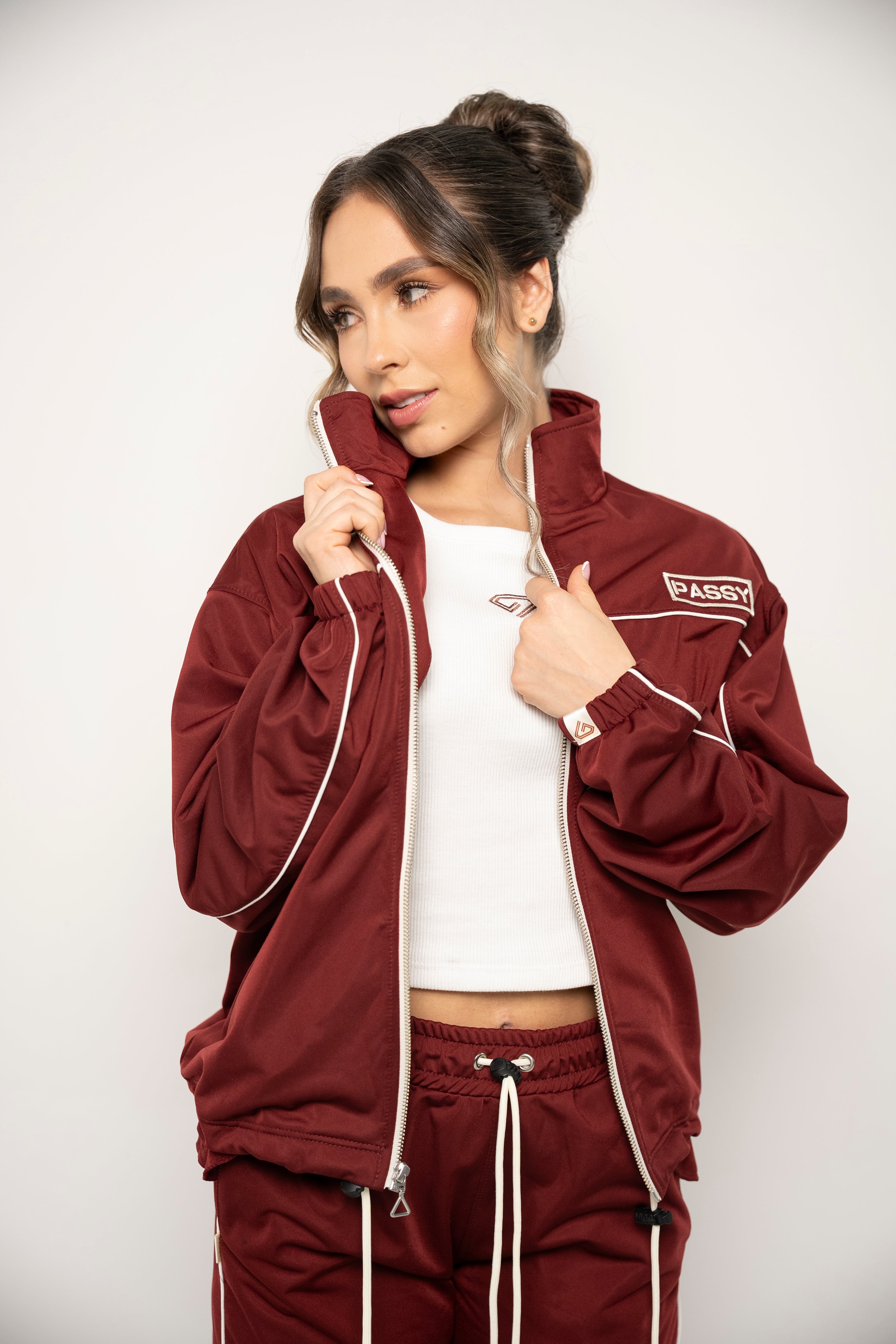 Chaqueta Con Cierre Color Vinotinto